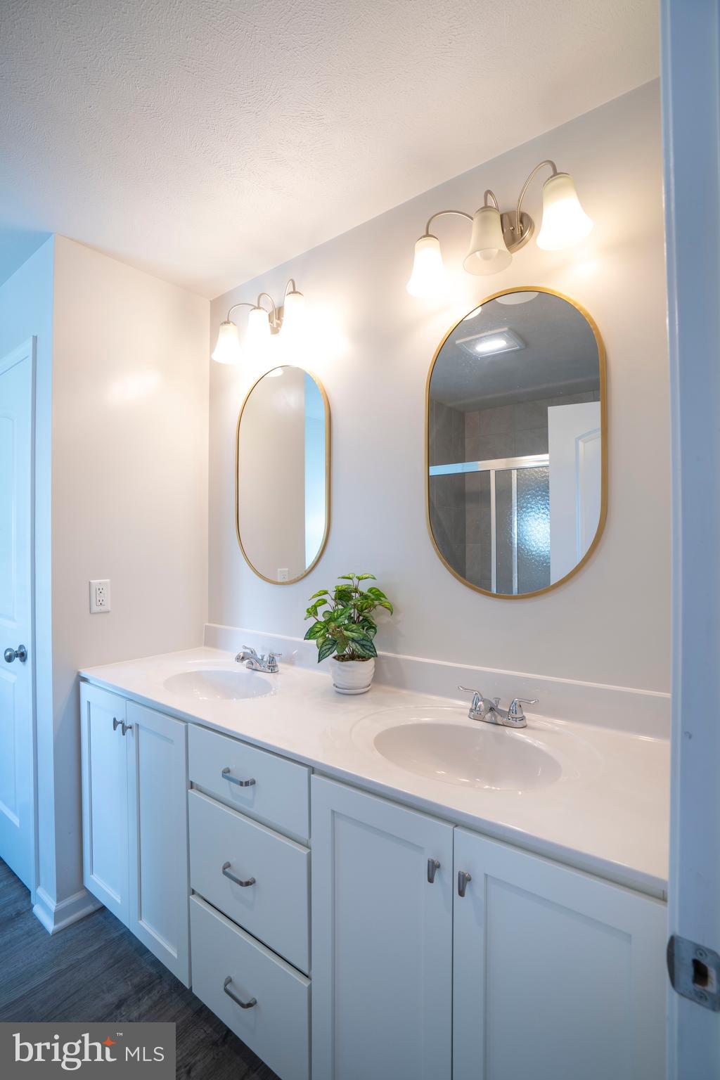 GRAYS POINTE - Residential