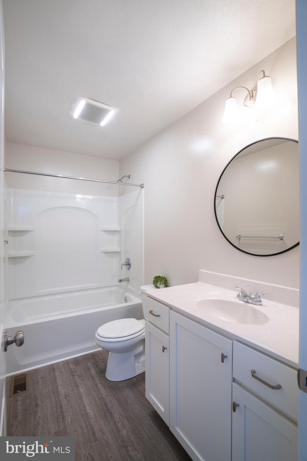 GRAYS POINTE - Residential