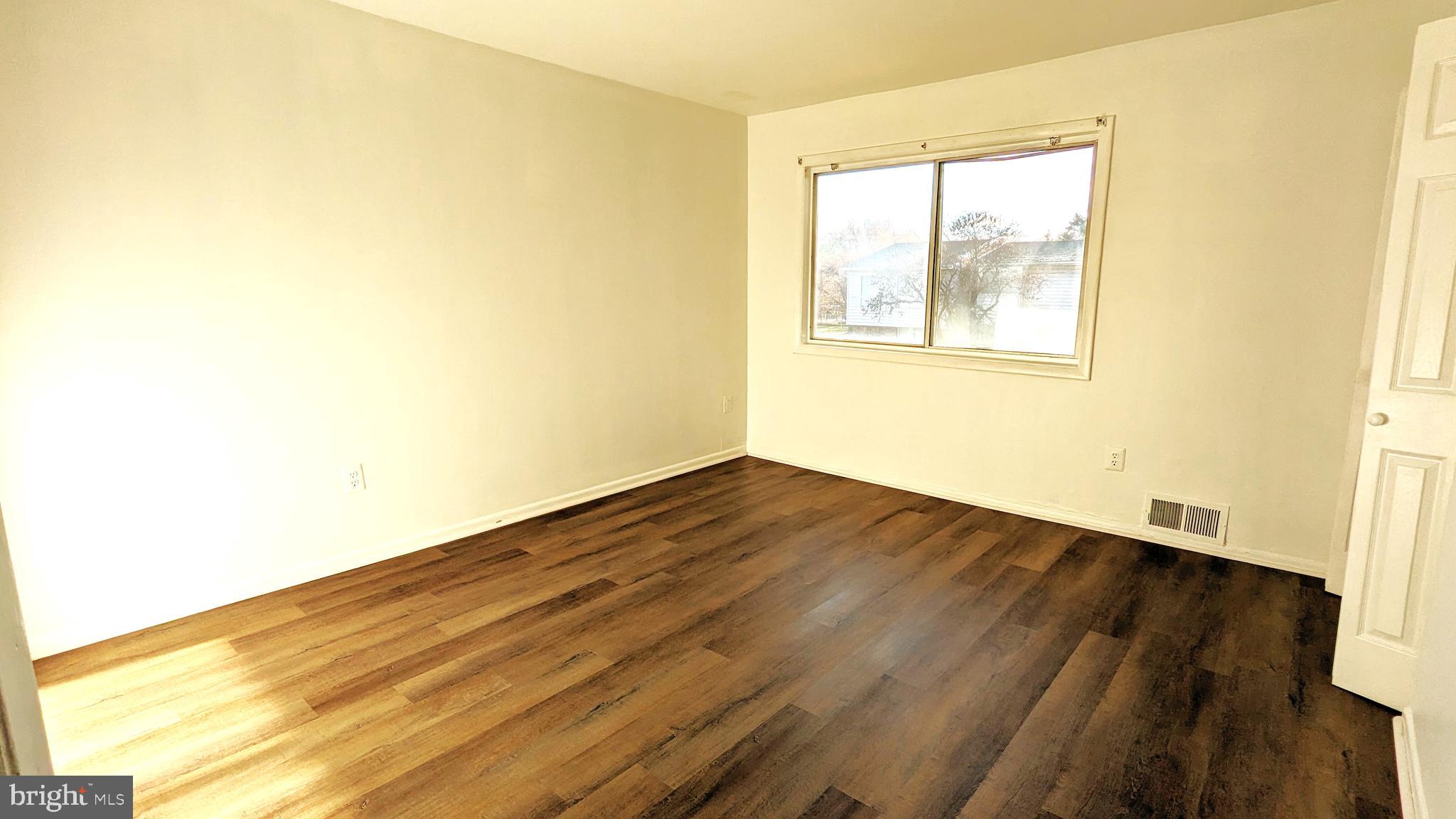 REFLECTION LAKE - Residential Lease