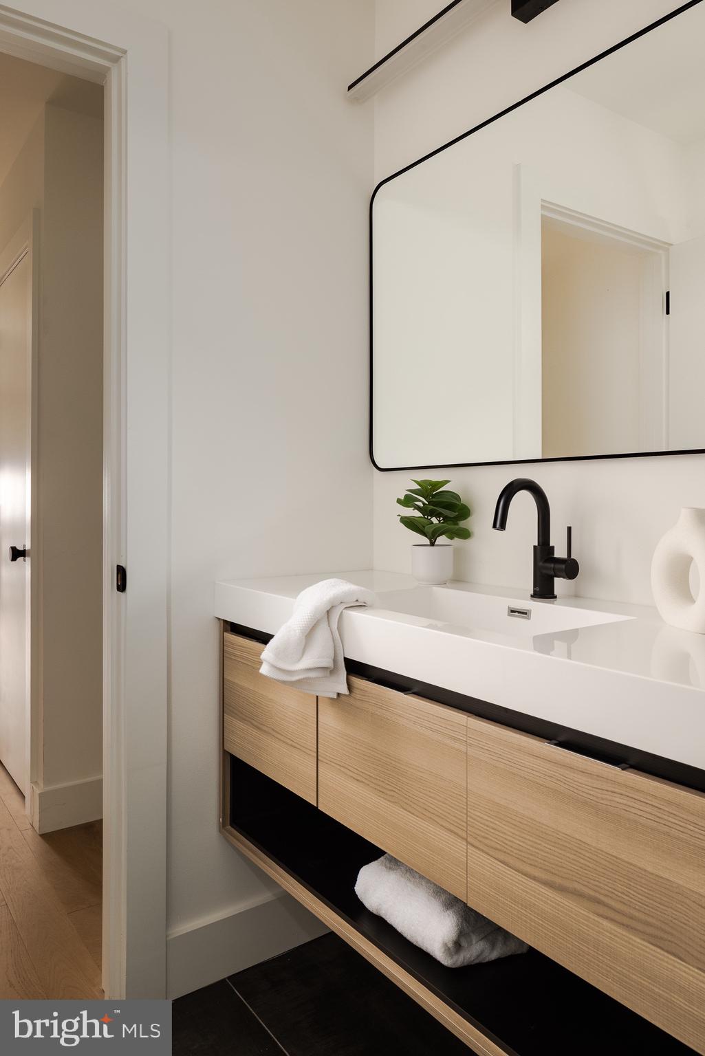 EAST KENSINGTON - Residential