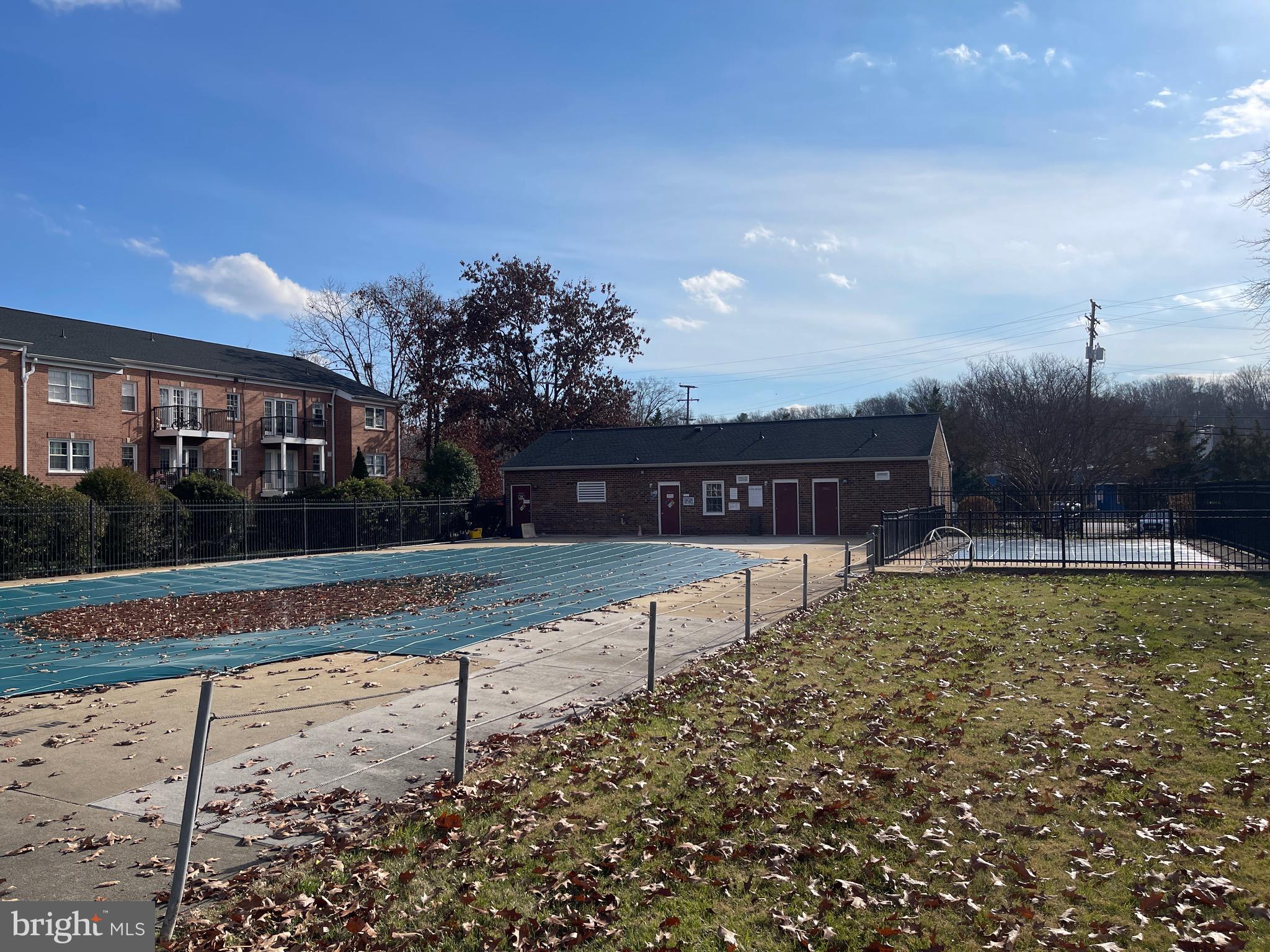 FOXCROFT COLONY CONDOS - Residential