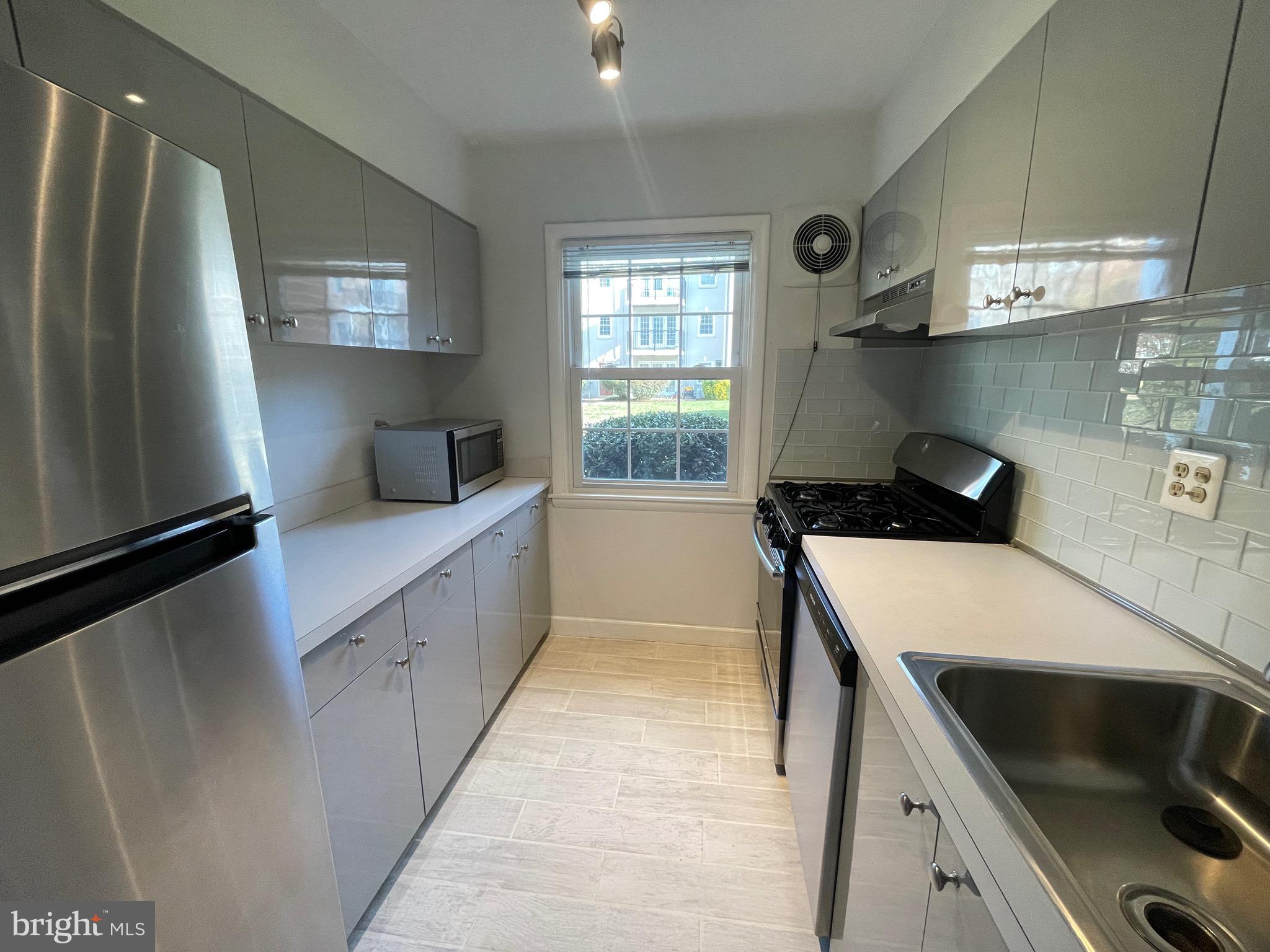 FOXCROFT COLONY CONDOS - Residential