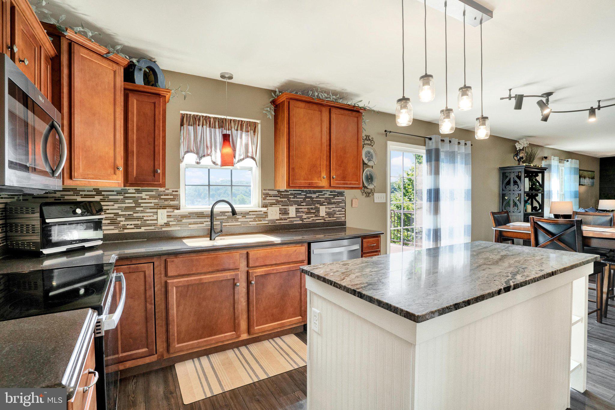 GOVERNORS POINTE - Residential