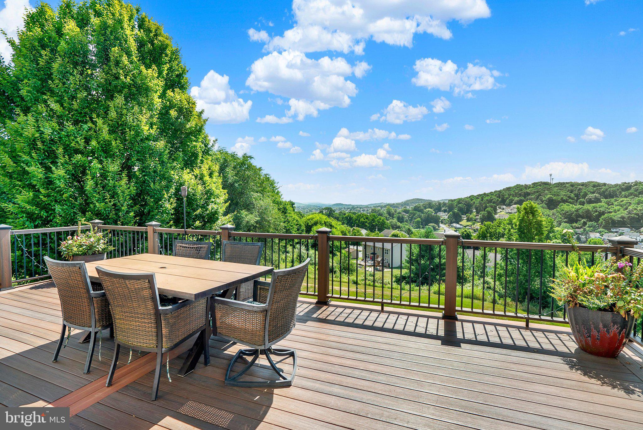 GOVERNORS POINTE - Residential