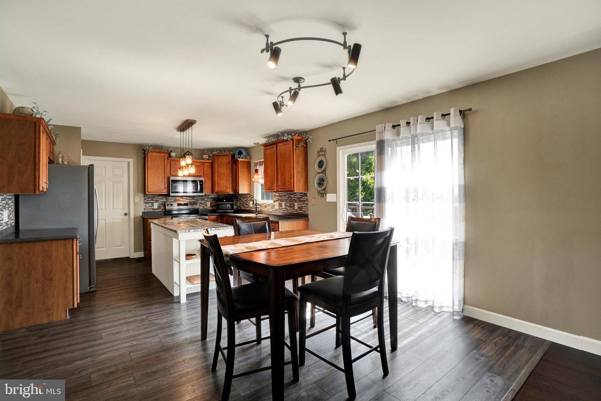 GOVERNORS POINTE - Residential