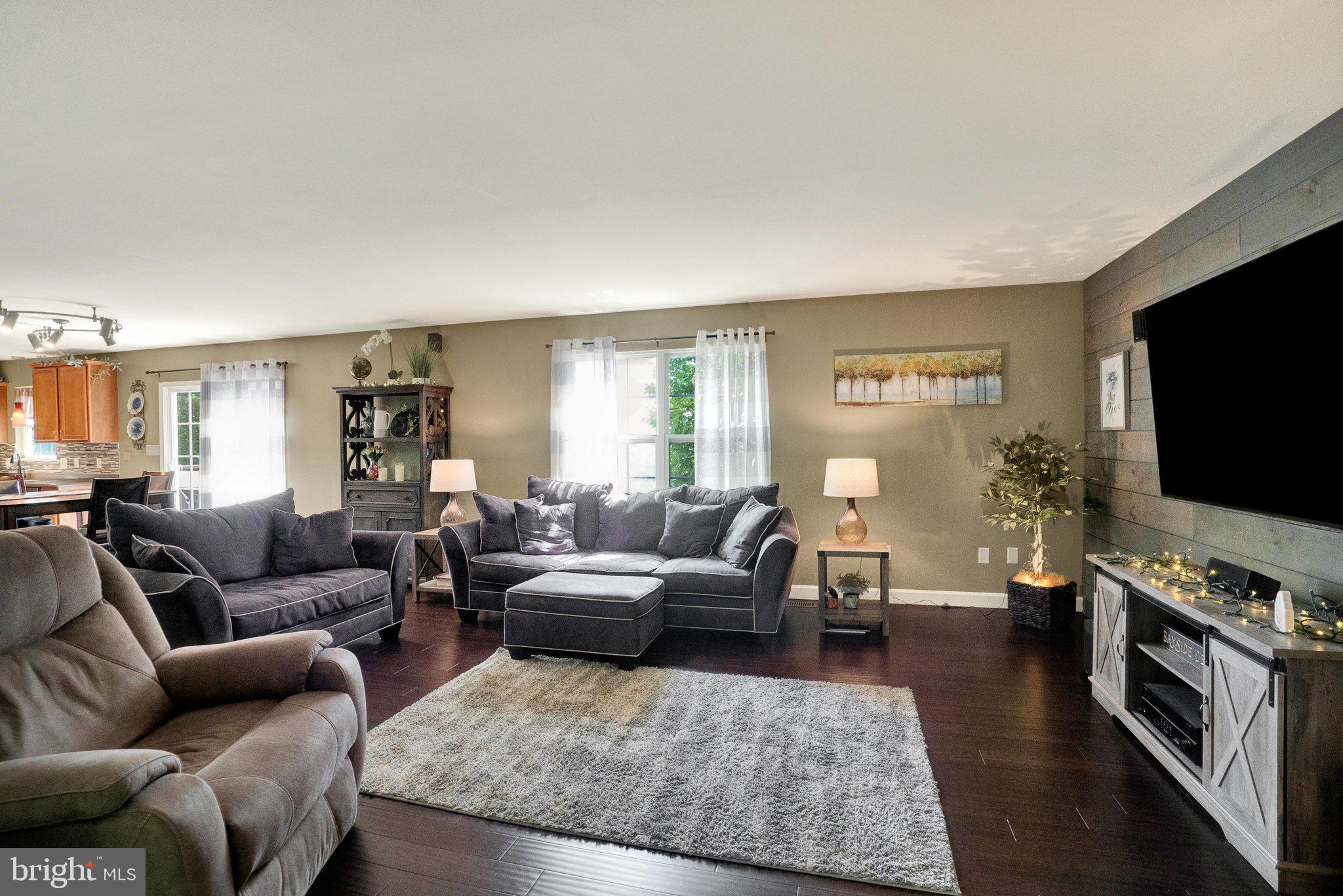 GOVERNORS POINTE - Residential