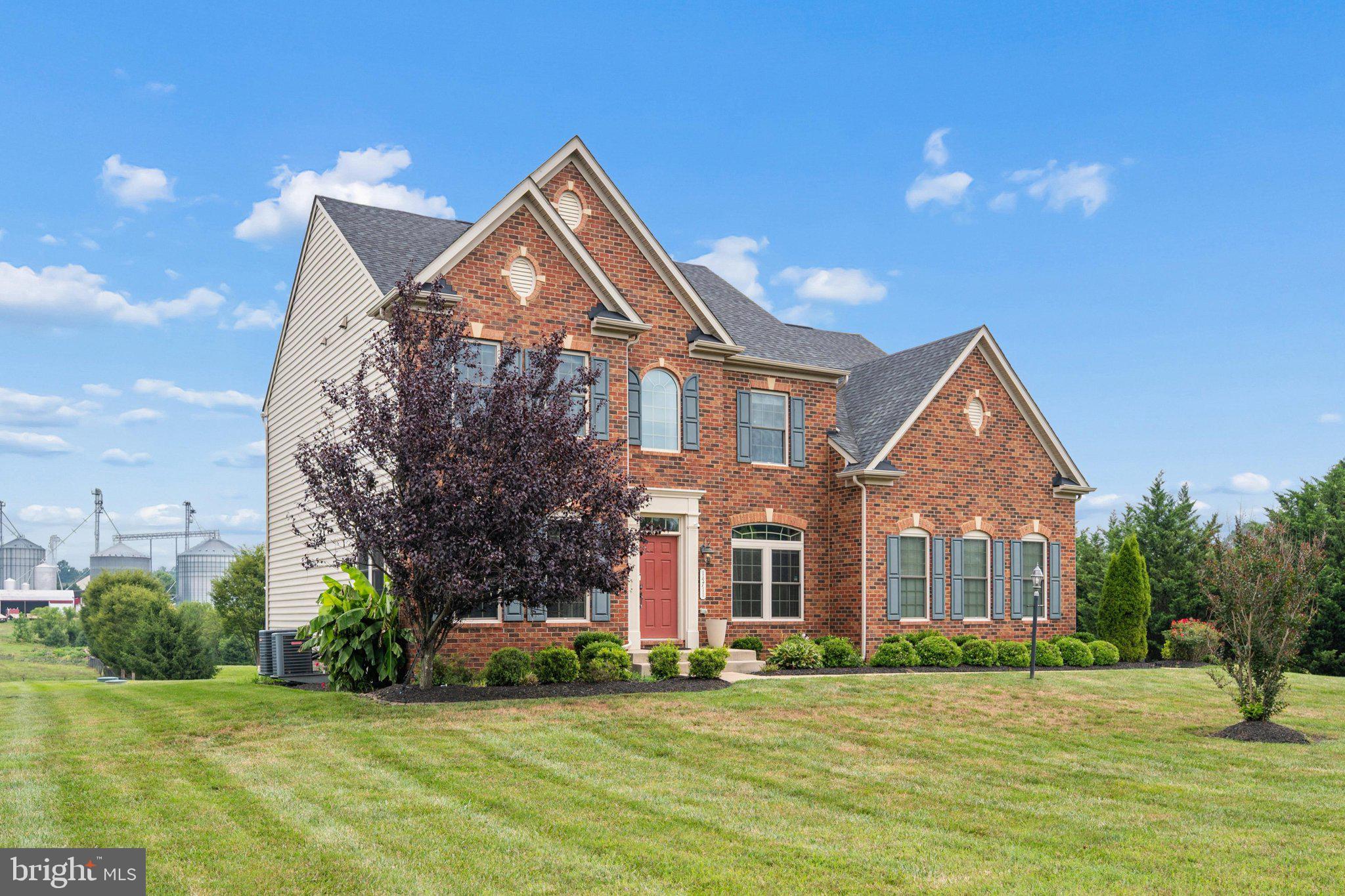 THE WARFIELDS - Residential