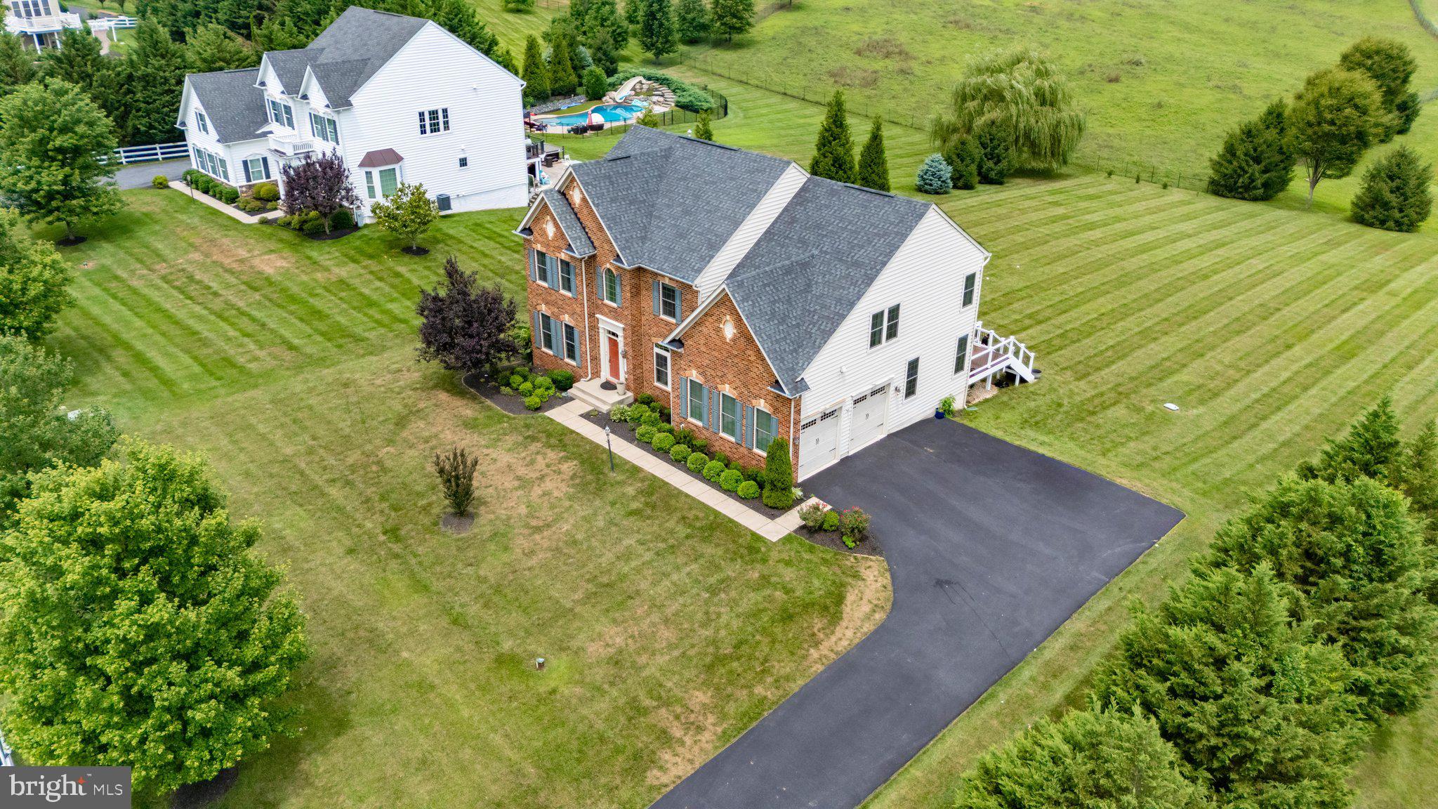 THE WARFIELDS - Residential