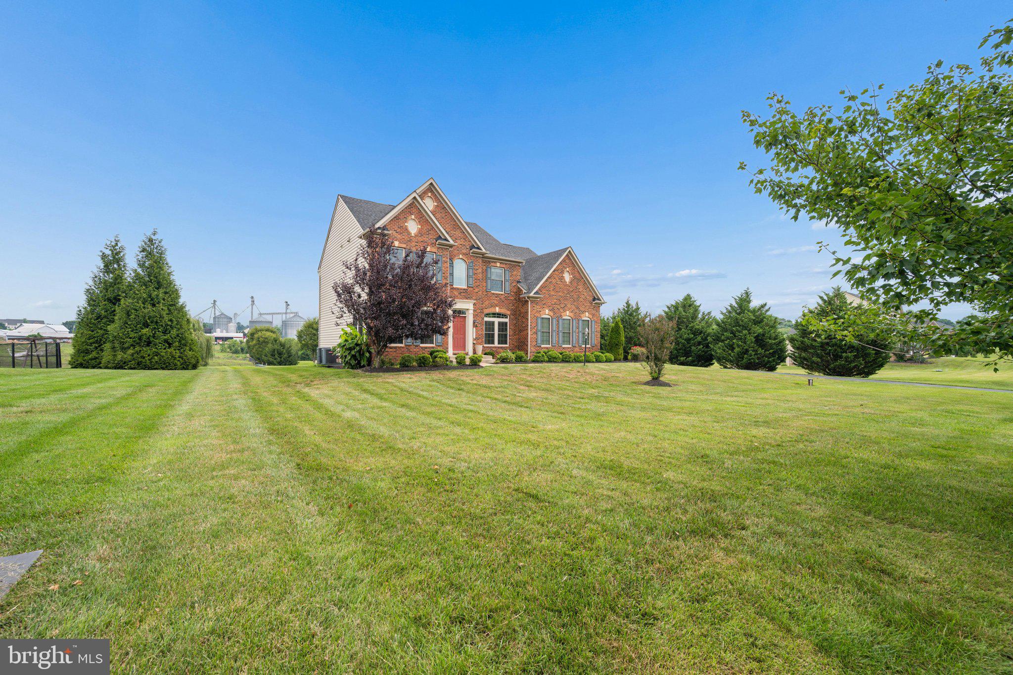THE WARFIELDS - Residential