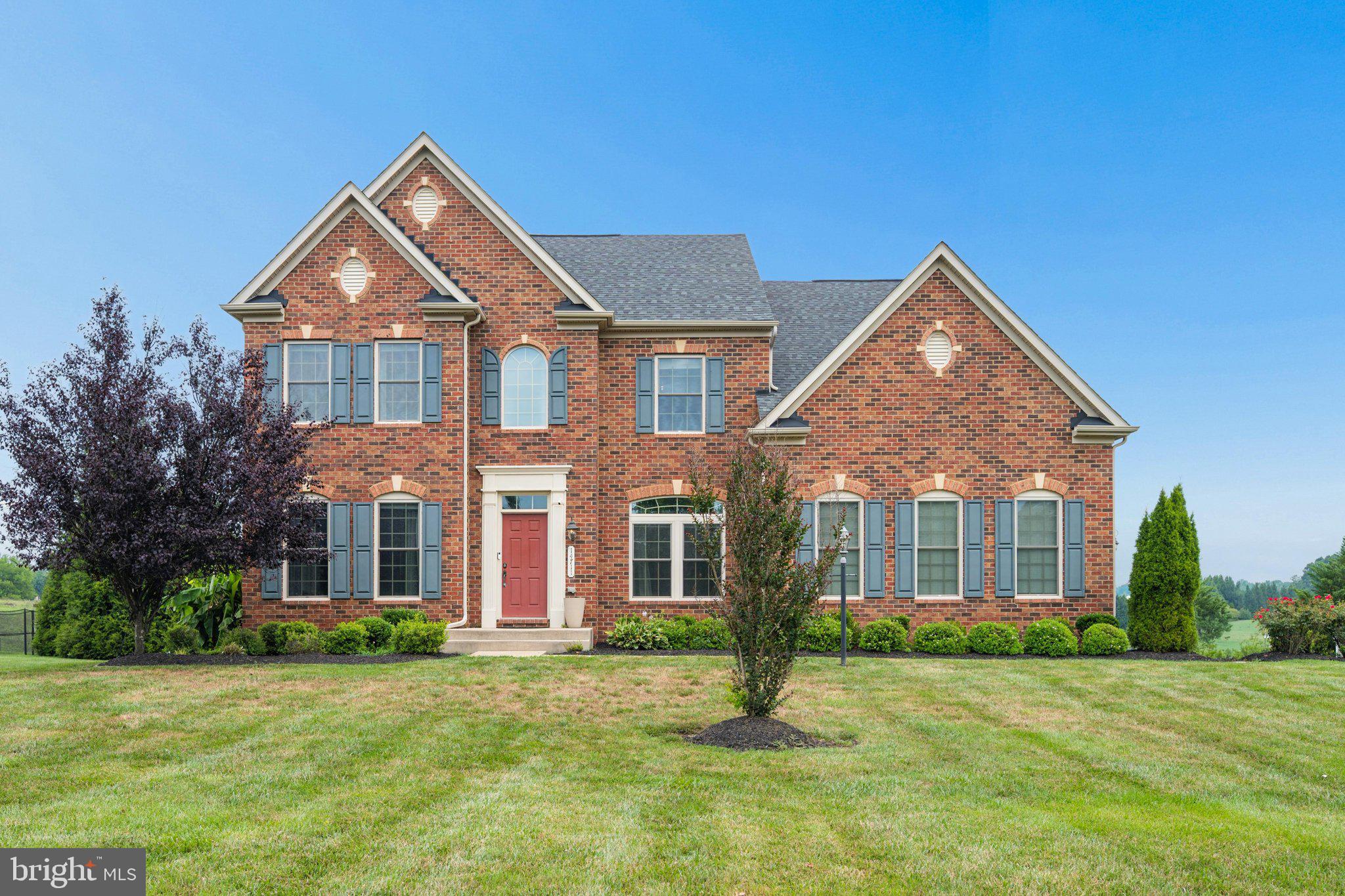 THE WARFIELDS - Residential