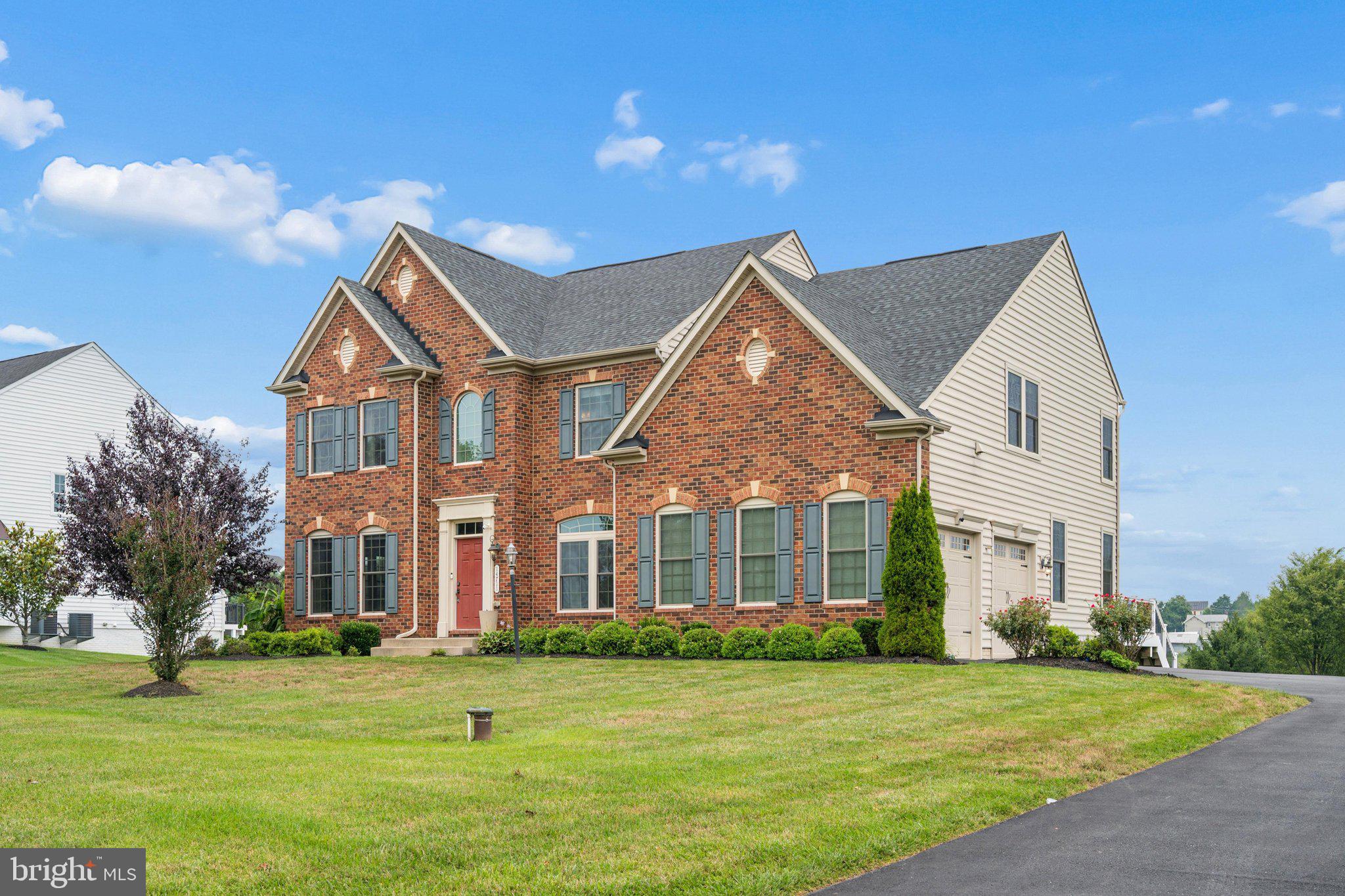 THE WARFIELDS - Residential