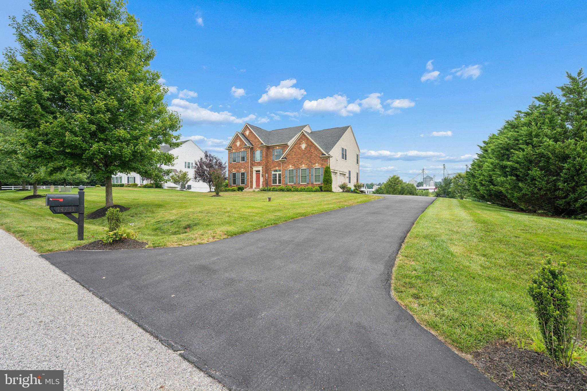 THE WARFIELDS - Residential