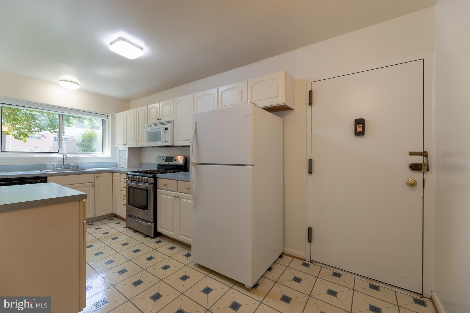 PARKSIDE CONDOMINIUMS - Residential