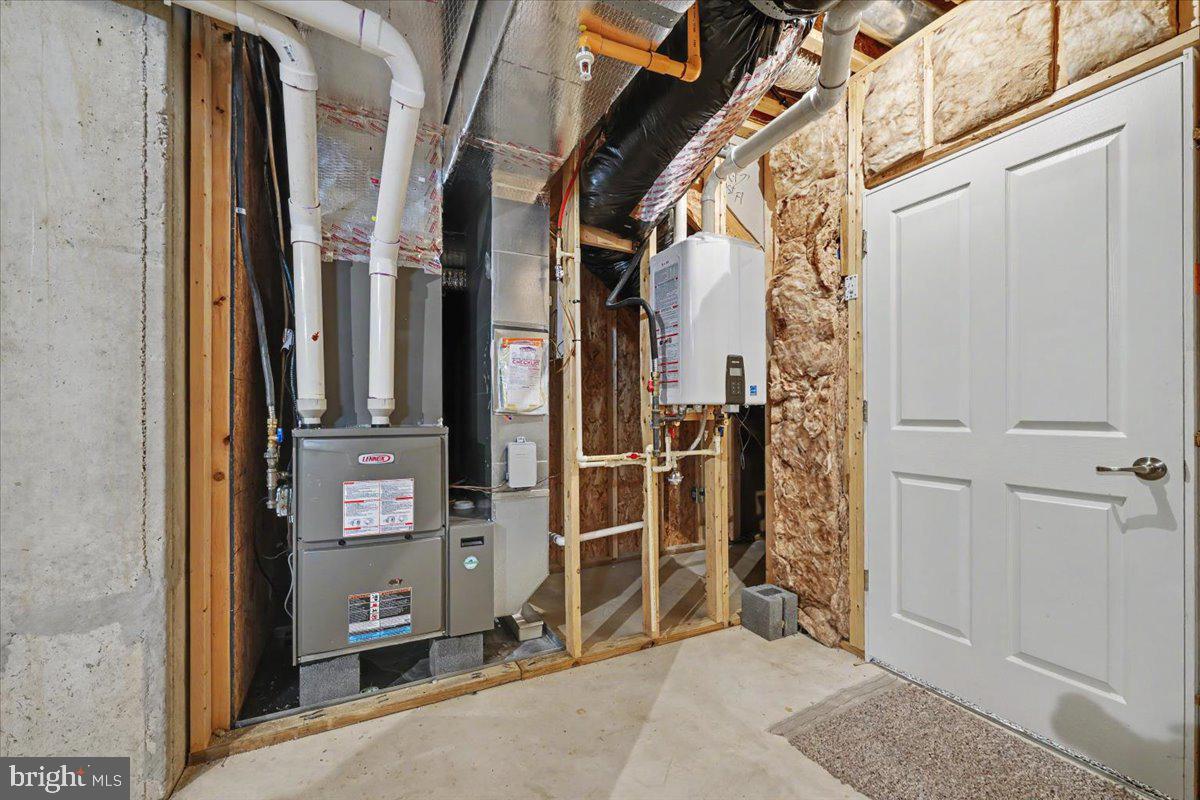COLDSTREAM CROSSING - Residential