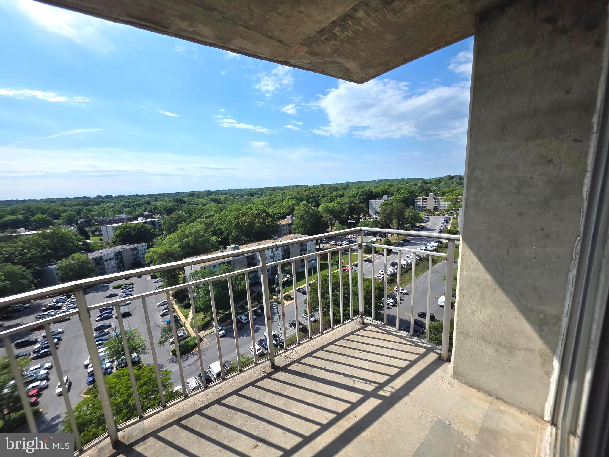 PRESIDENTIAL TOWERS - Residential