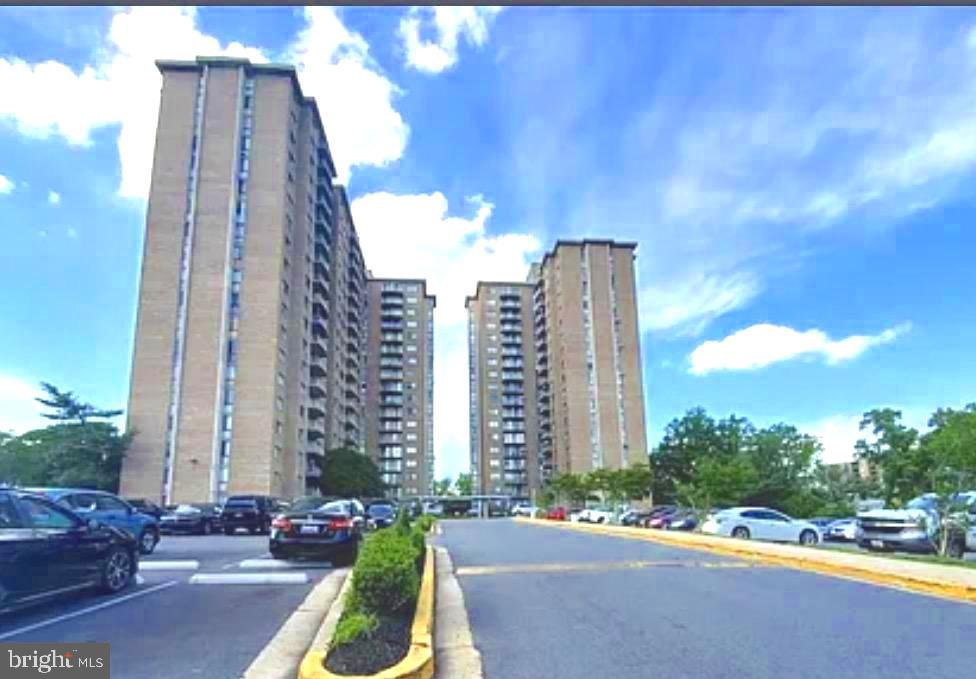 PRESIDENTIAL TOWERS - Residential