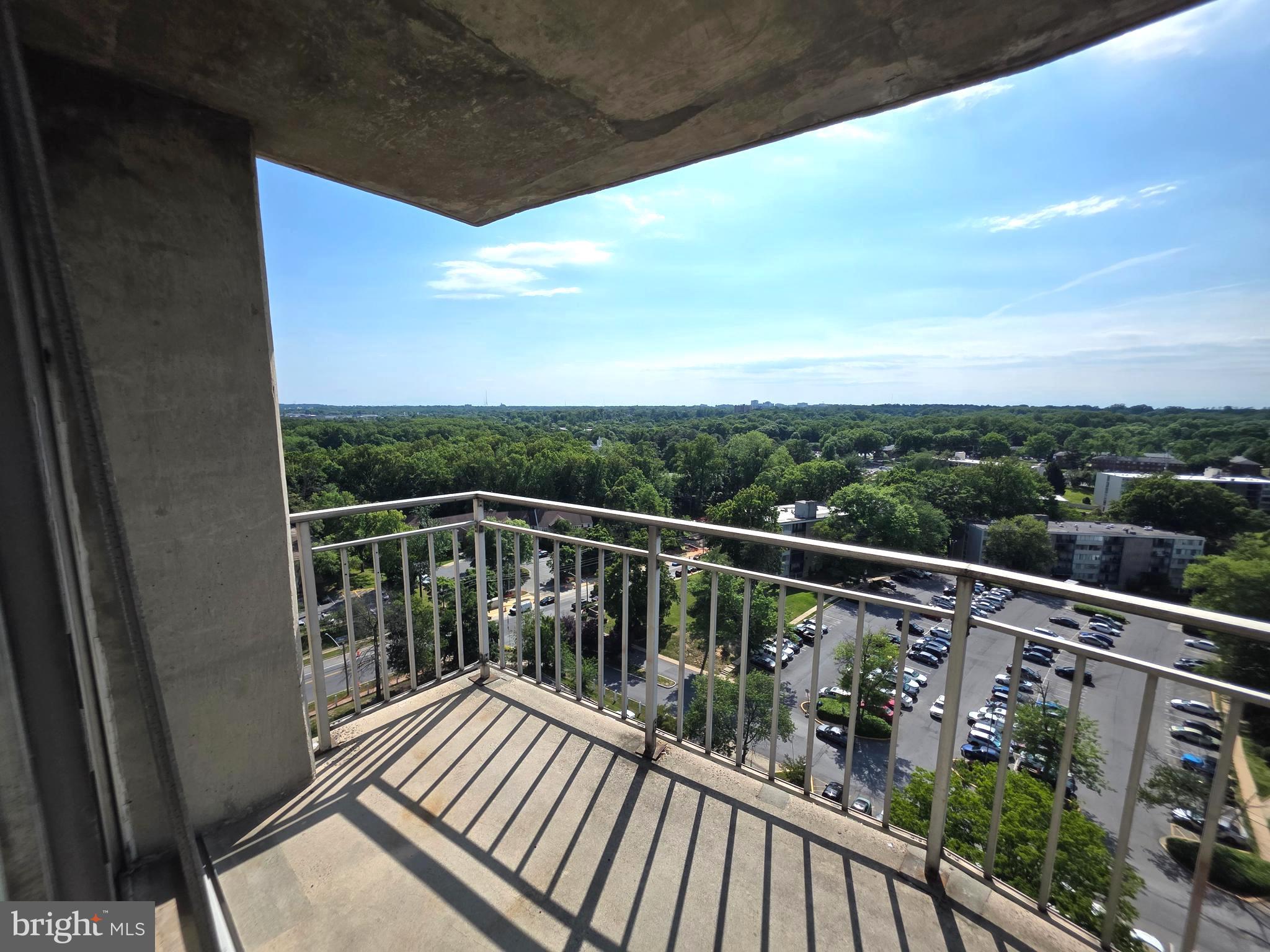 PRESIDENTIAL TOWERS - Residential