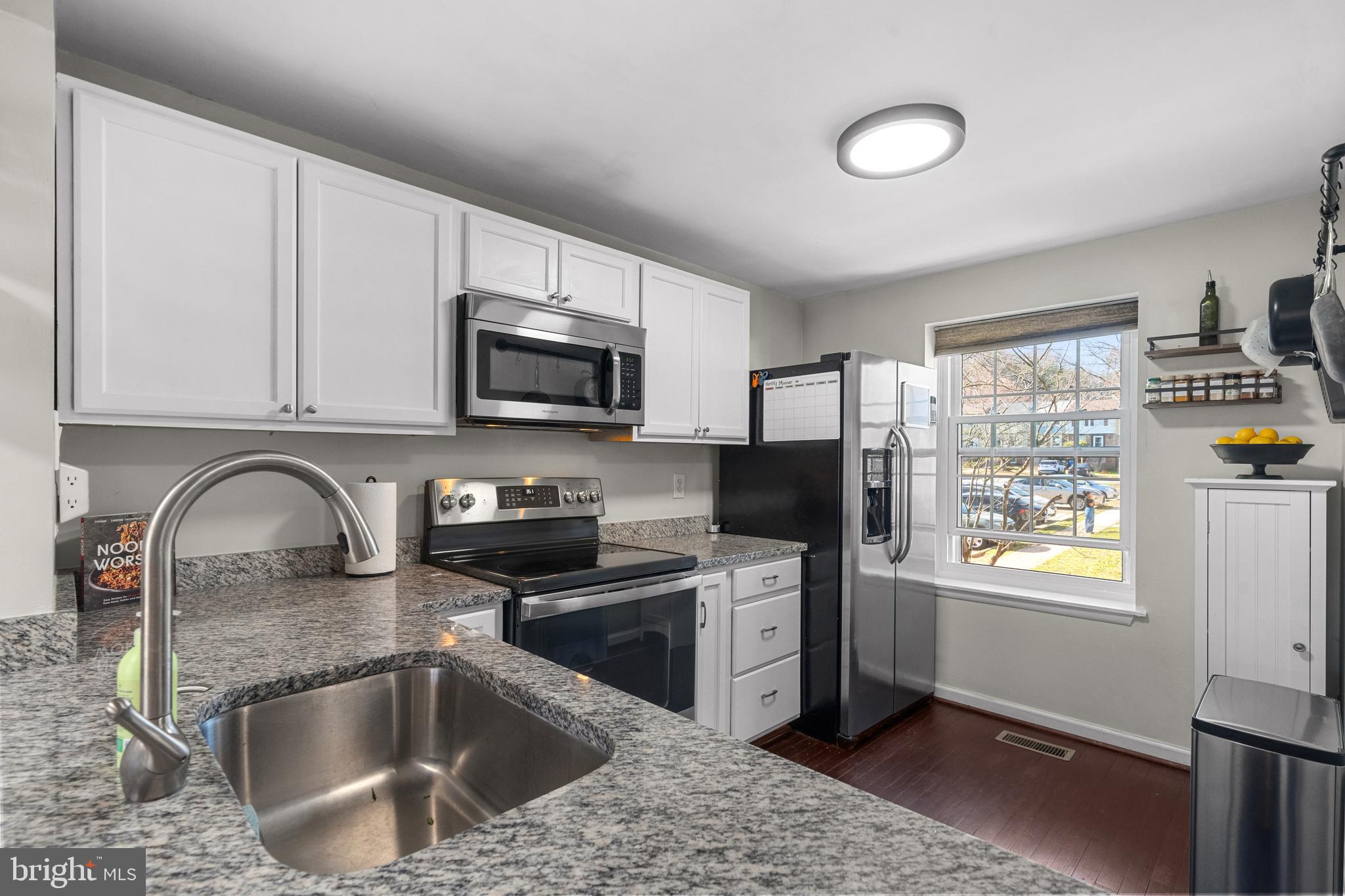 D EVEREUX WEST - Residential