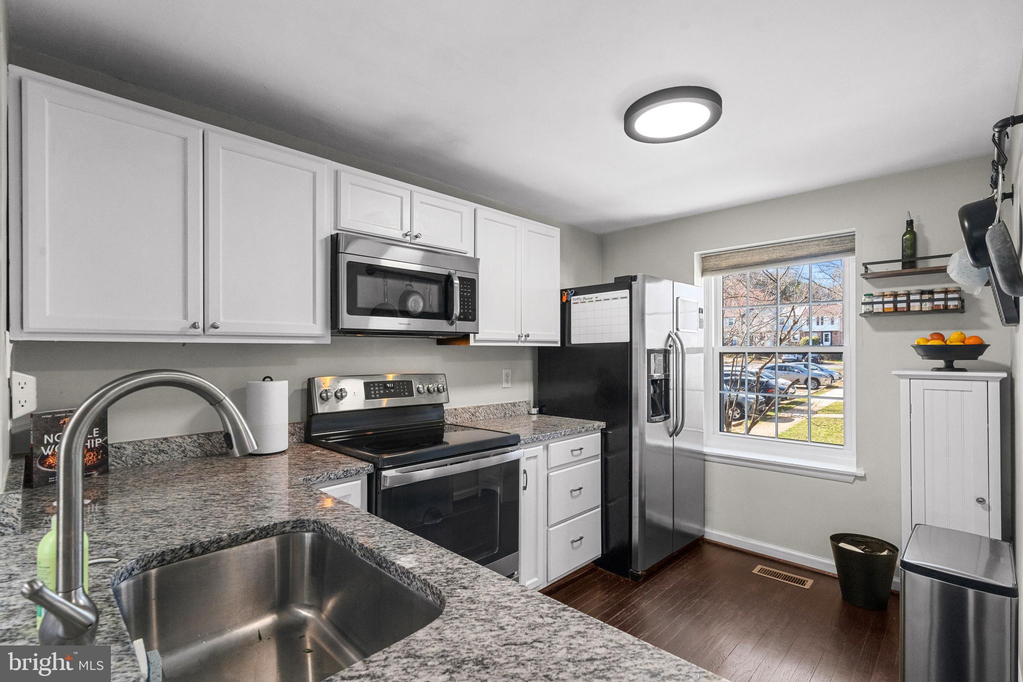 D EVEREUX WEST - Residential