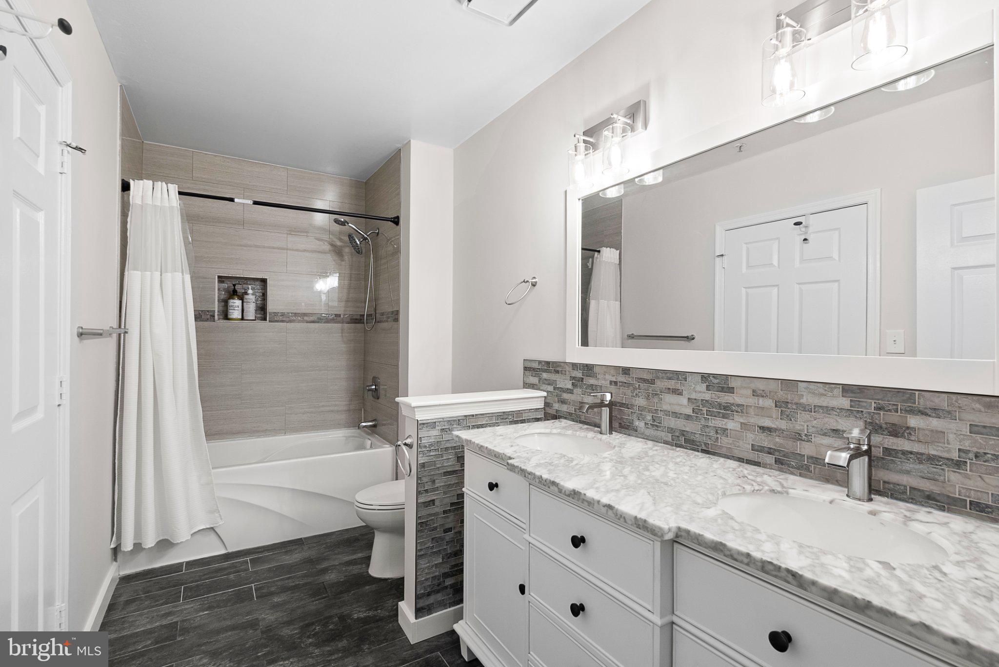 SOUTHGLEN AT UNIVERSITY CENTER - Residential