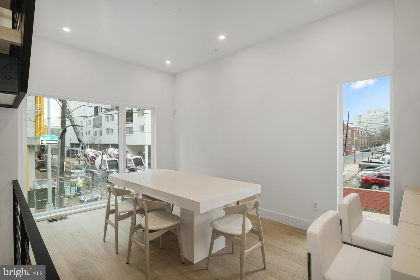 LOGAN SQUARE - Residential