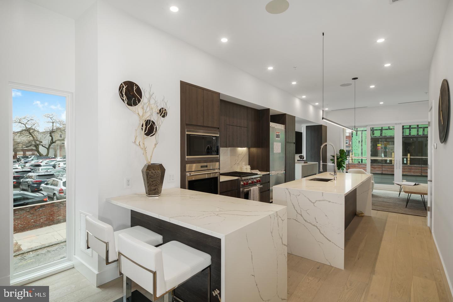 LOGAN SQUARE - Residential