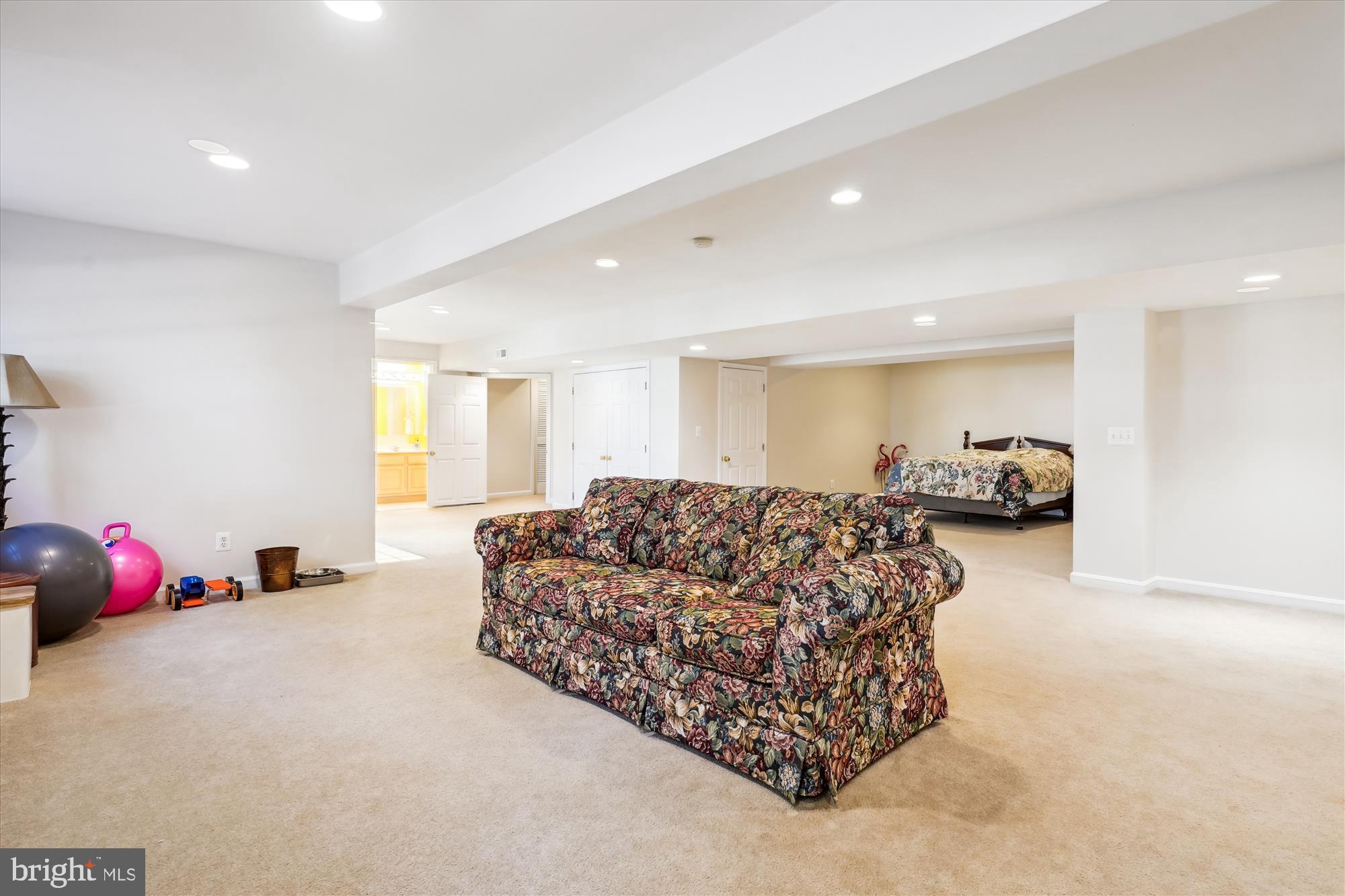 HAMPTON CHASE - Residential