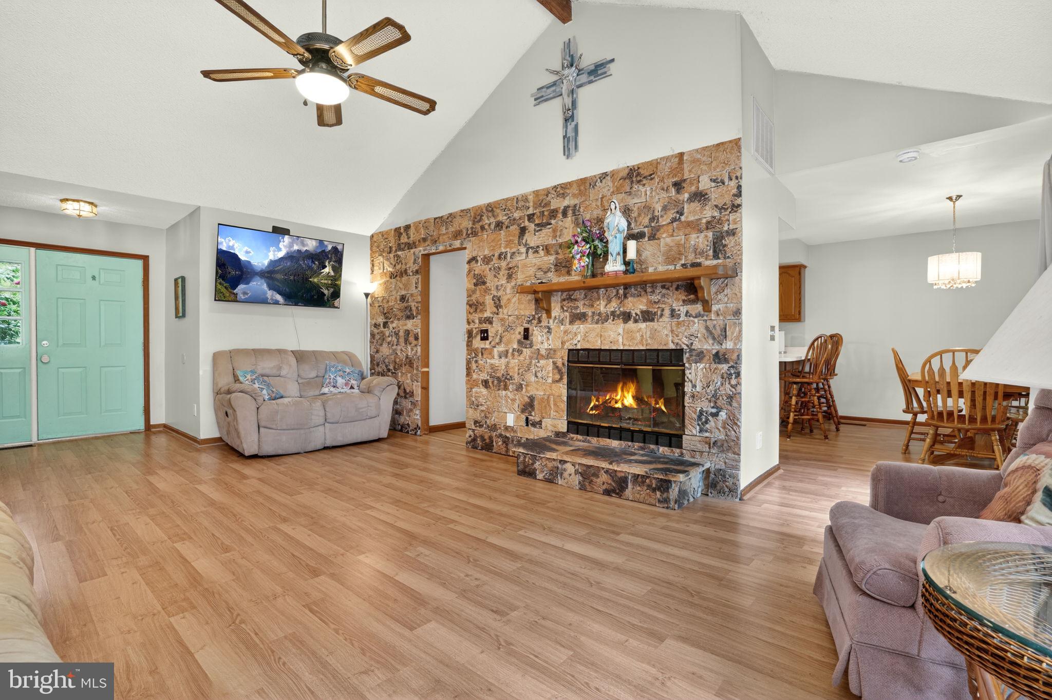 CAPTAIN'S COVE - Residential