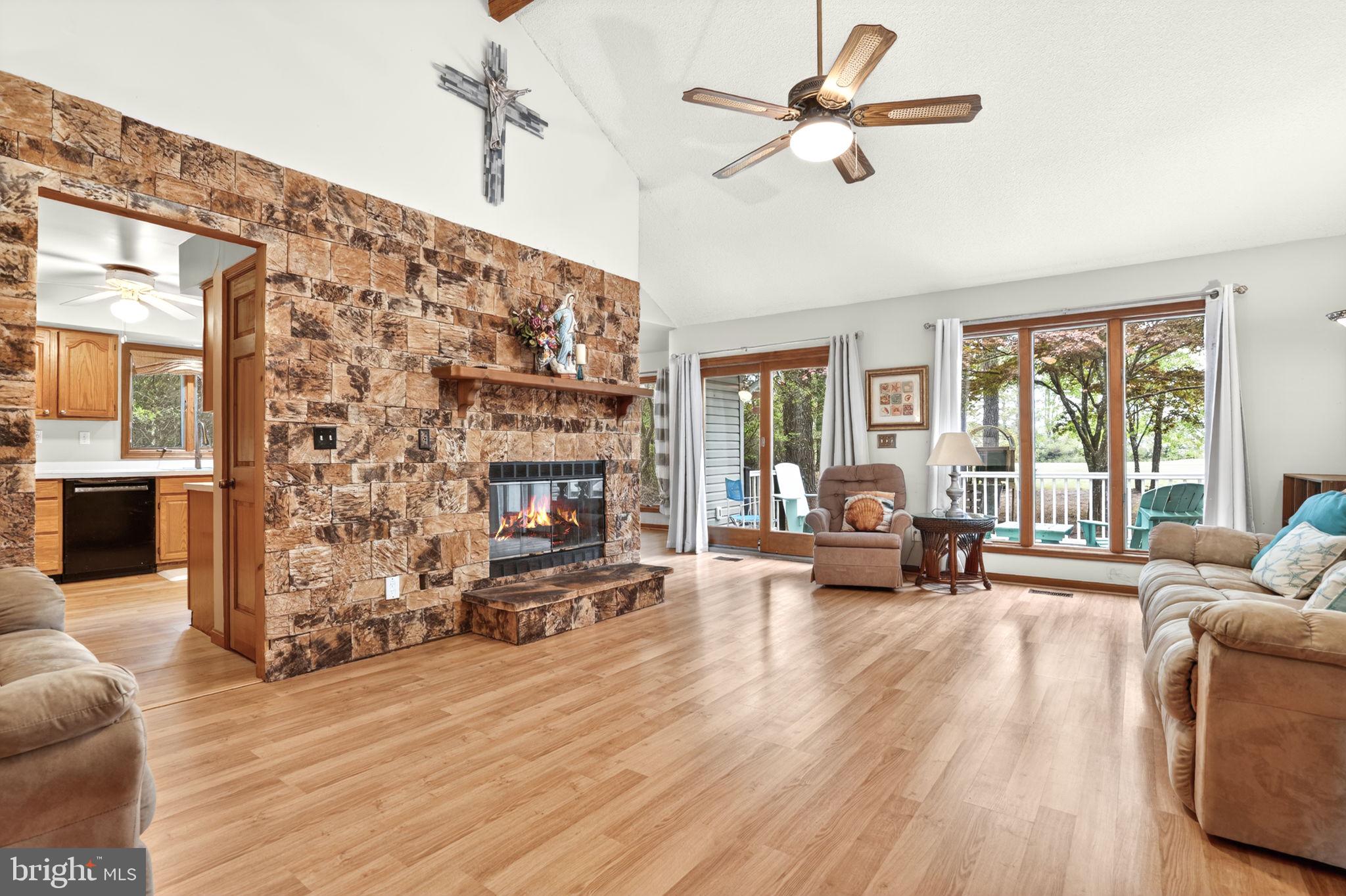 CAPTAIN'S COVE - Residential