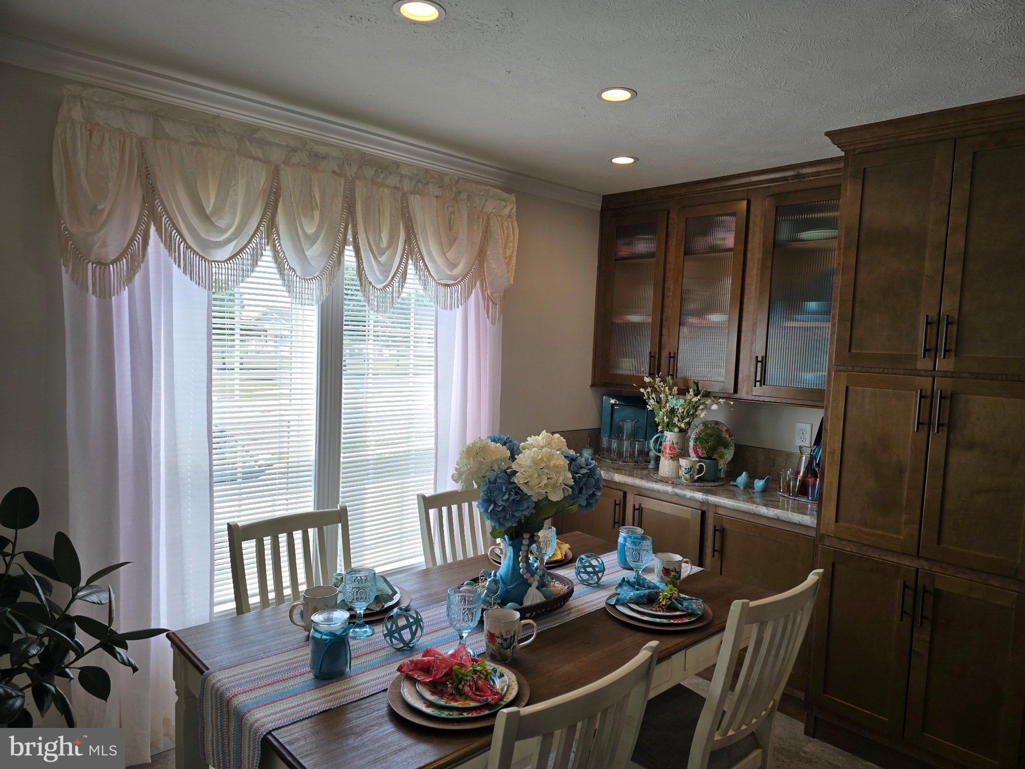 PINE MANOR - Residential