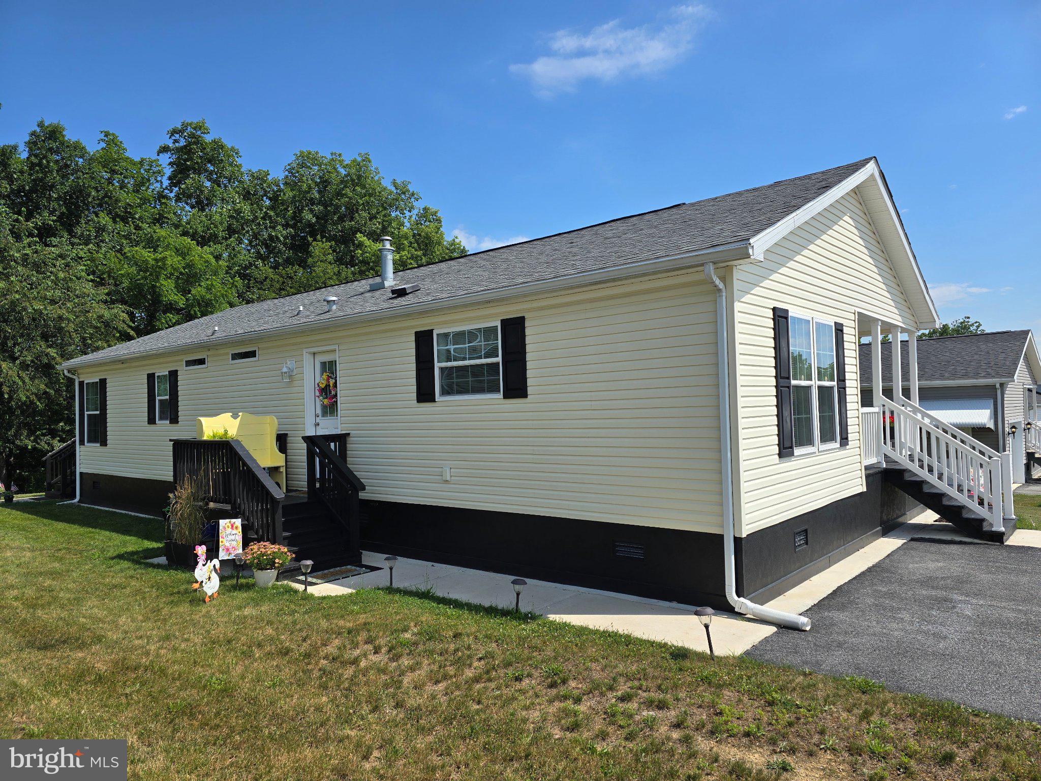 PINE MANOR - Residential
