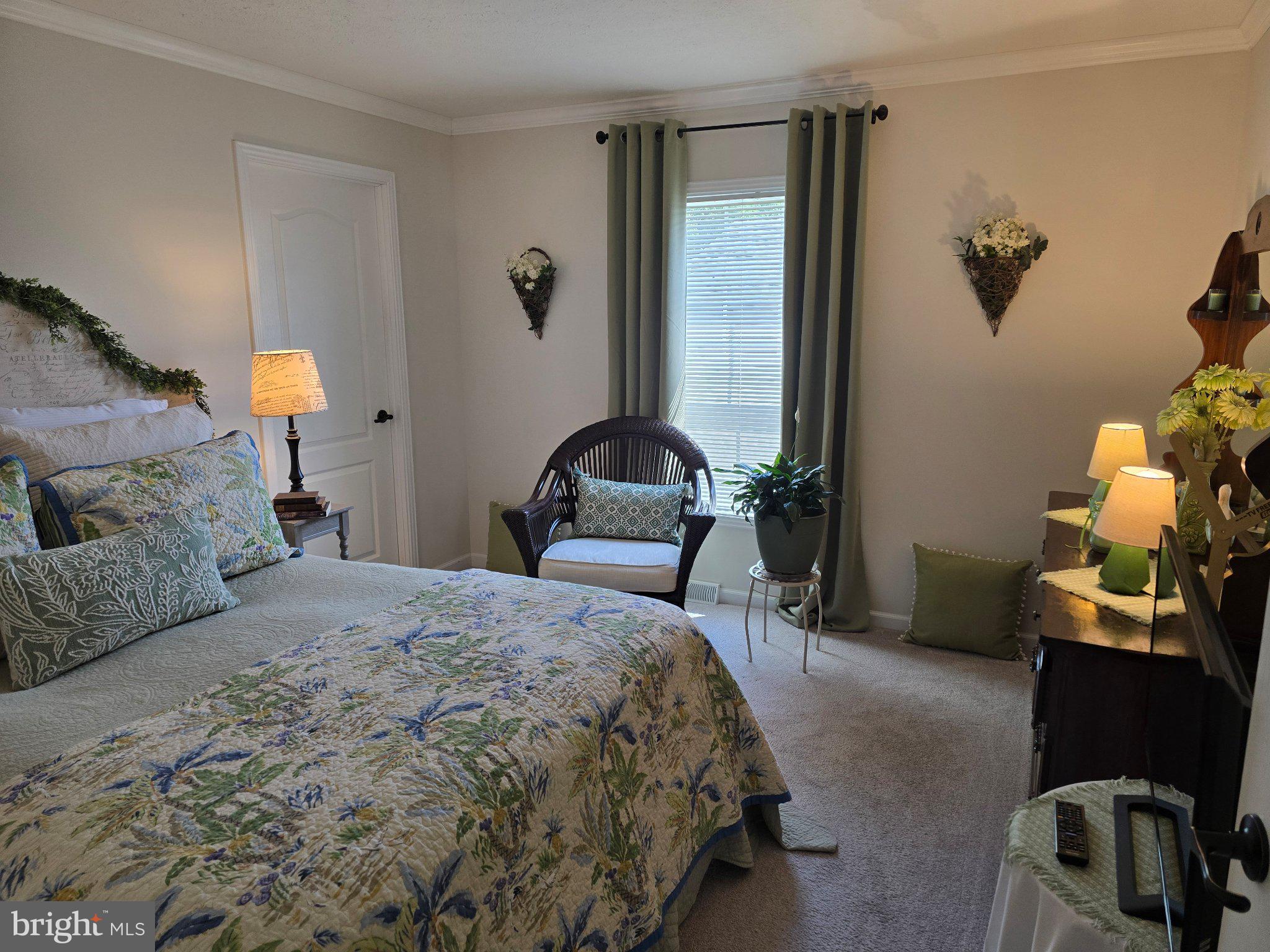 PINE MANOR - Residential