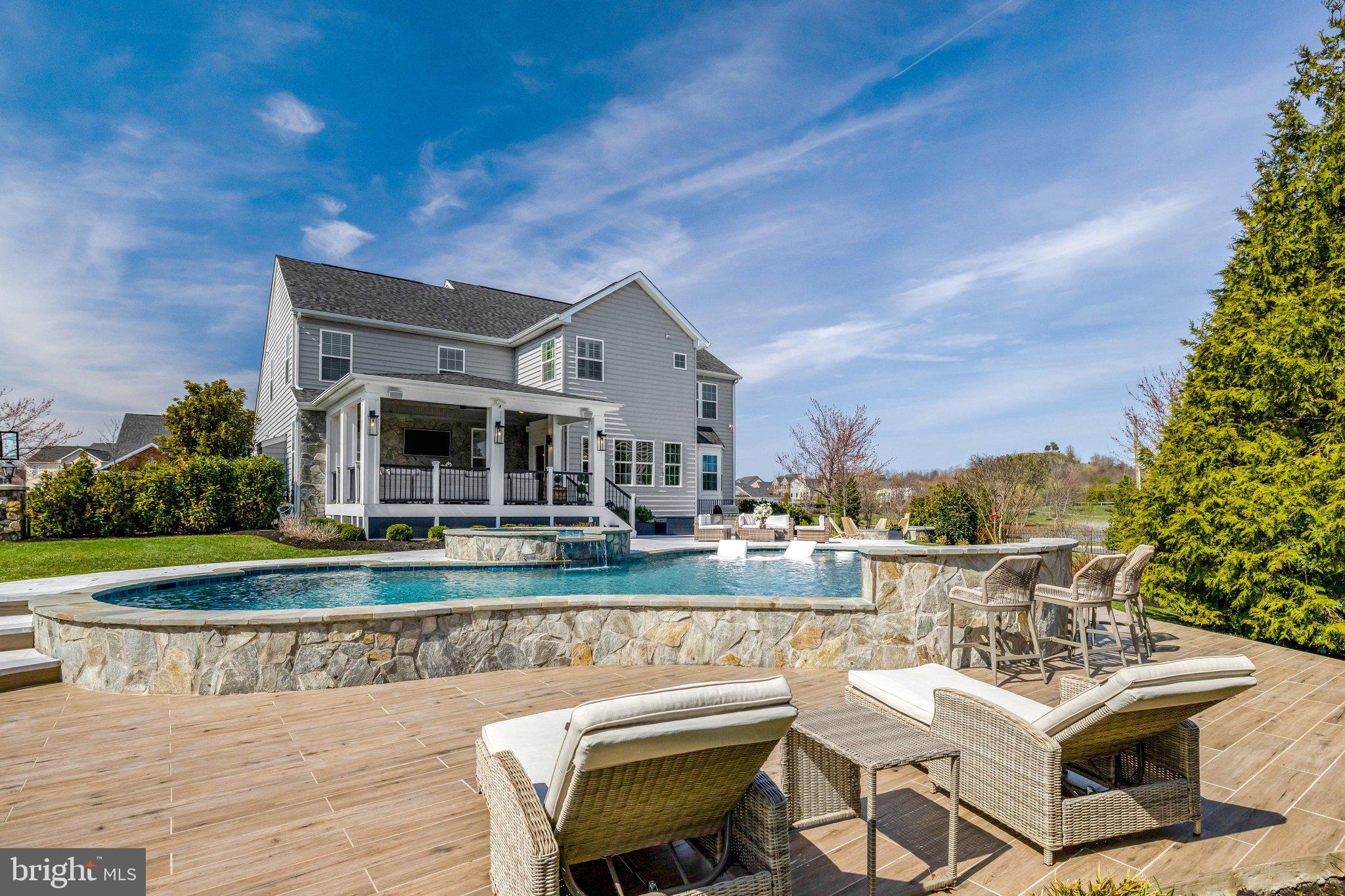 DAWSON'S CORNER - Residential