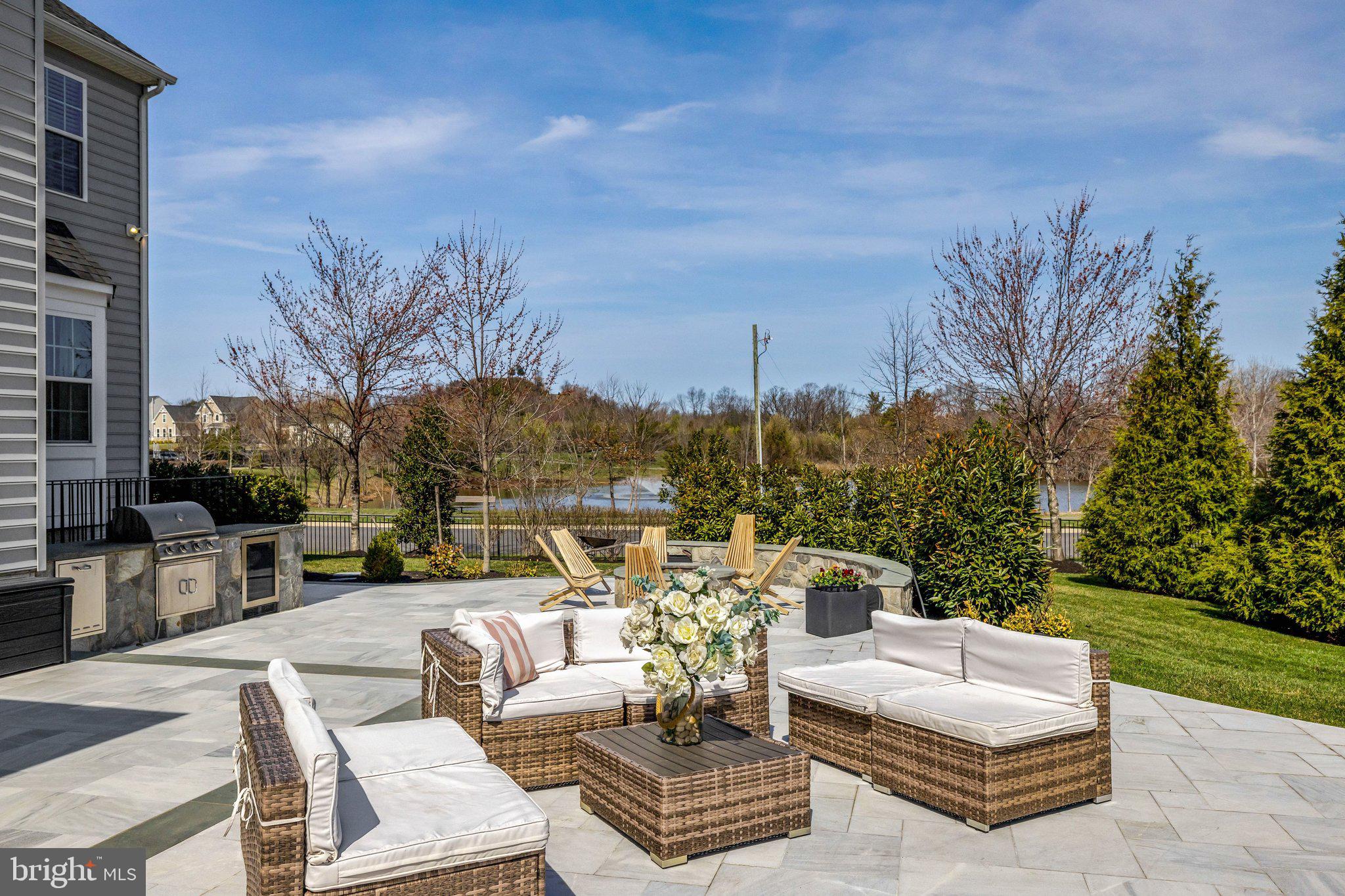 DAWSON'S CORNER - Residential