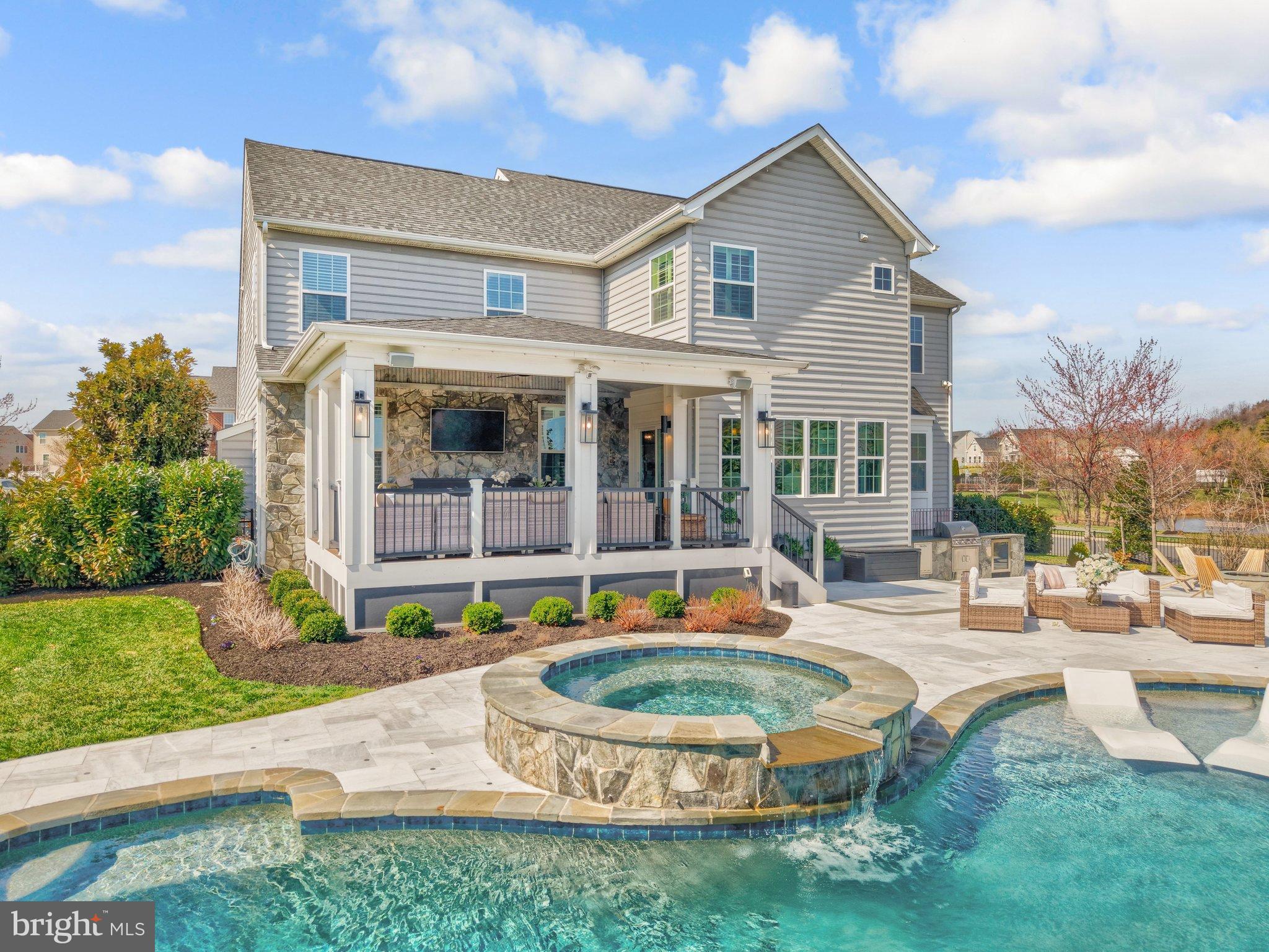 DAWSON'S CORNER - Residential