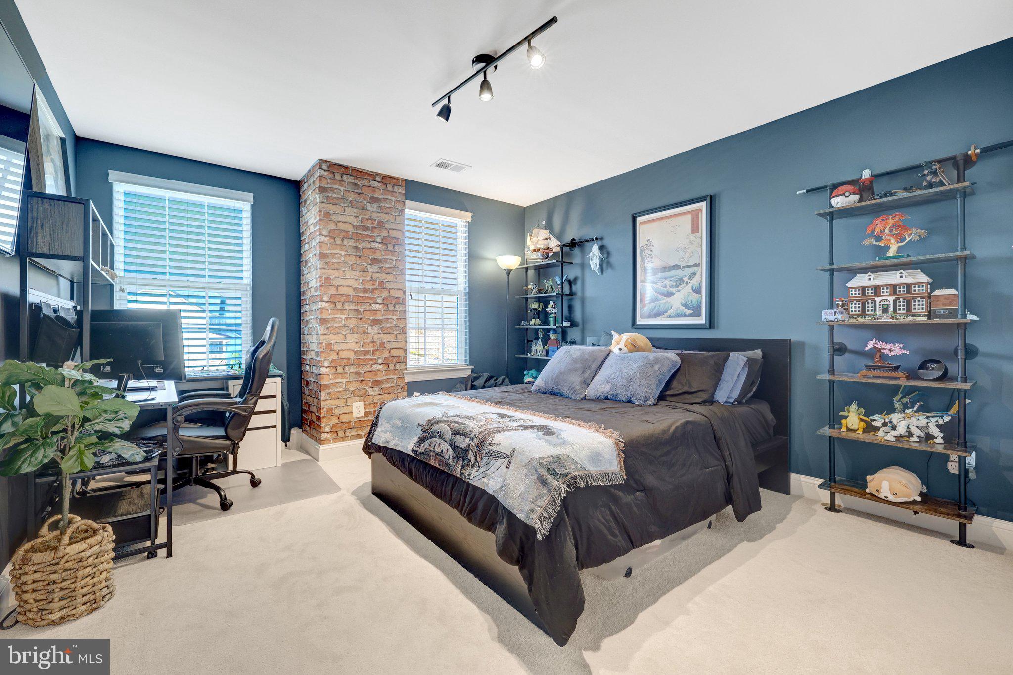 DAWSON'S CORNER - Residential