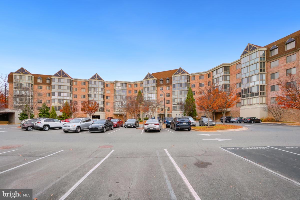 CREEKSIDE AT LEISURE WORLD - Residential