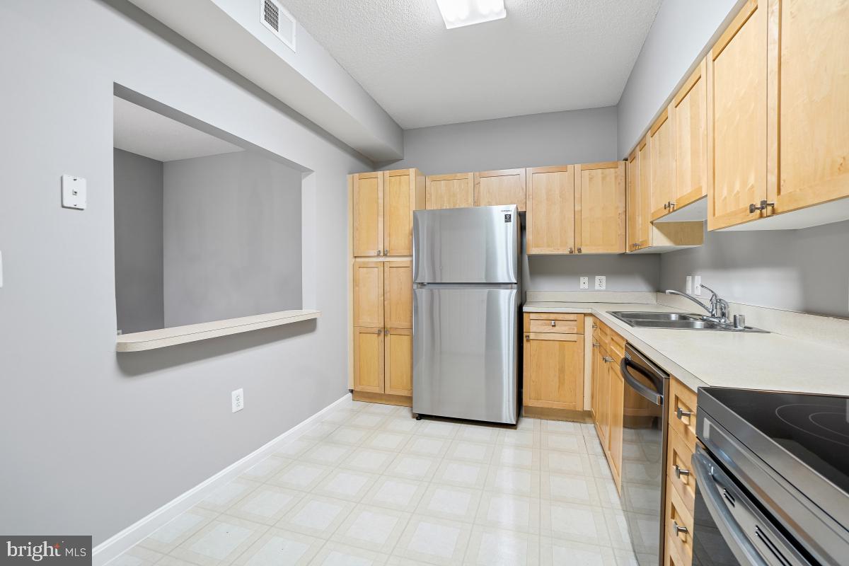 CREEKSIDE AT LEISURE WORLD - Residential