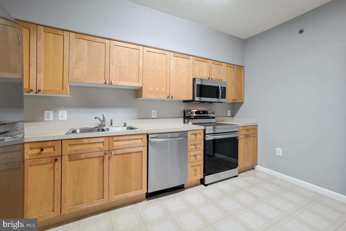CREEKSIDE AT LEISURE WORLD - Residential