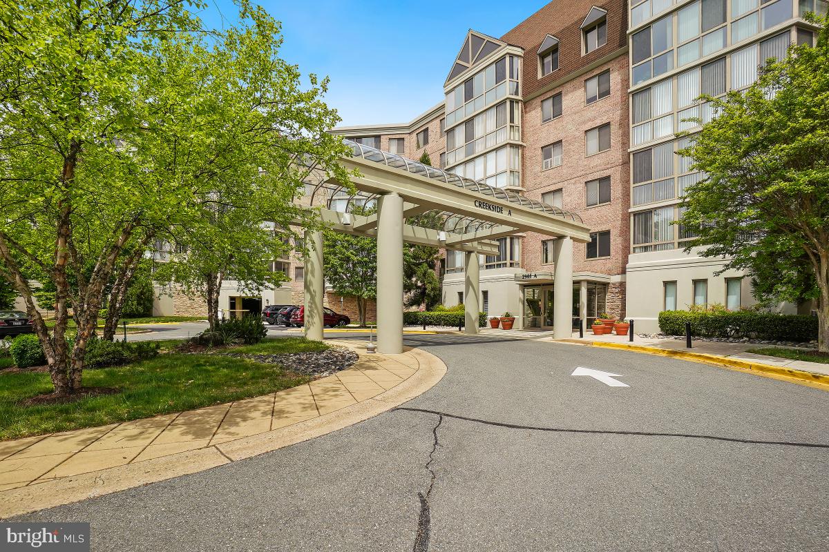 CREEKSIDE AT LEISURE WORLD - Residential