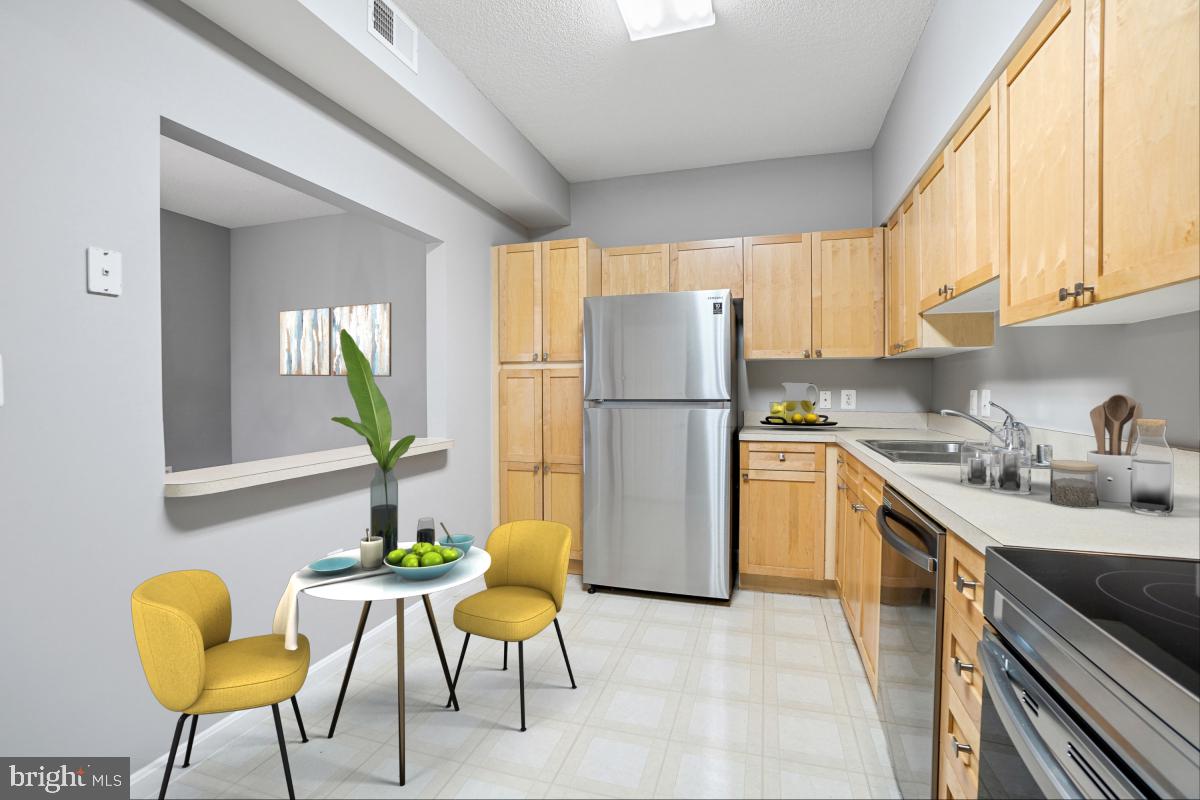 CREEKSIDE AT LEISURE WORLD - Residential