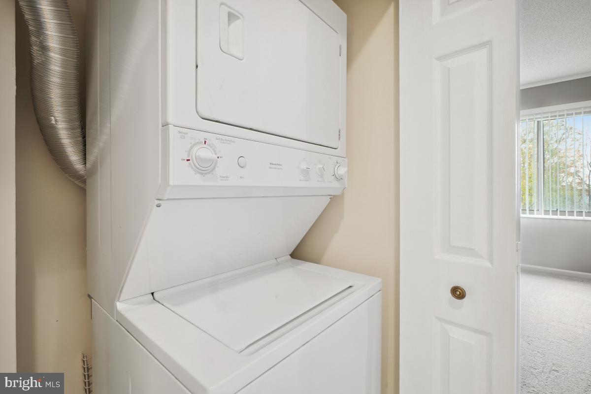 CREEKSIDE AT LEISURE WORLD - Residential