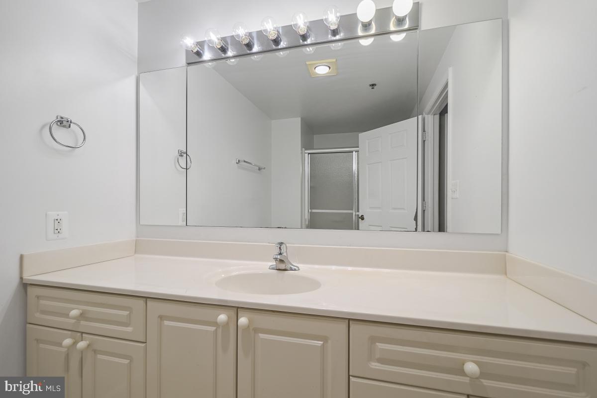 CREEKSIDE AT LEISURE WORLD - Residential