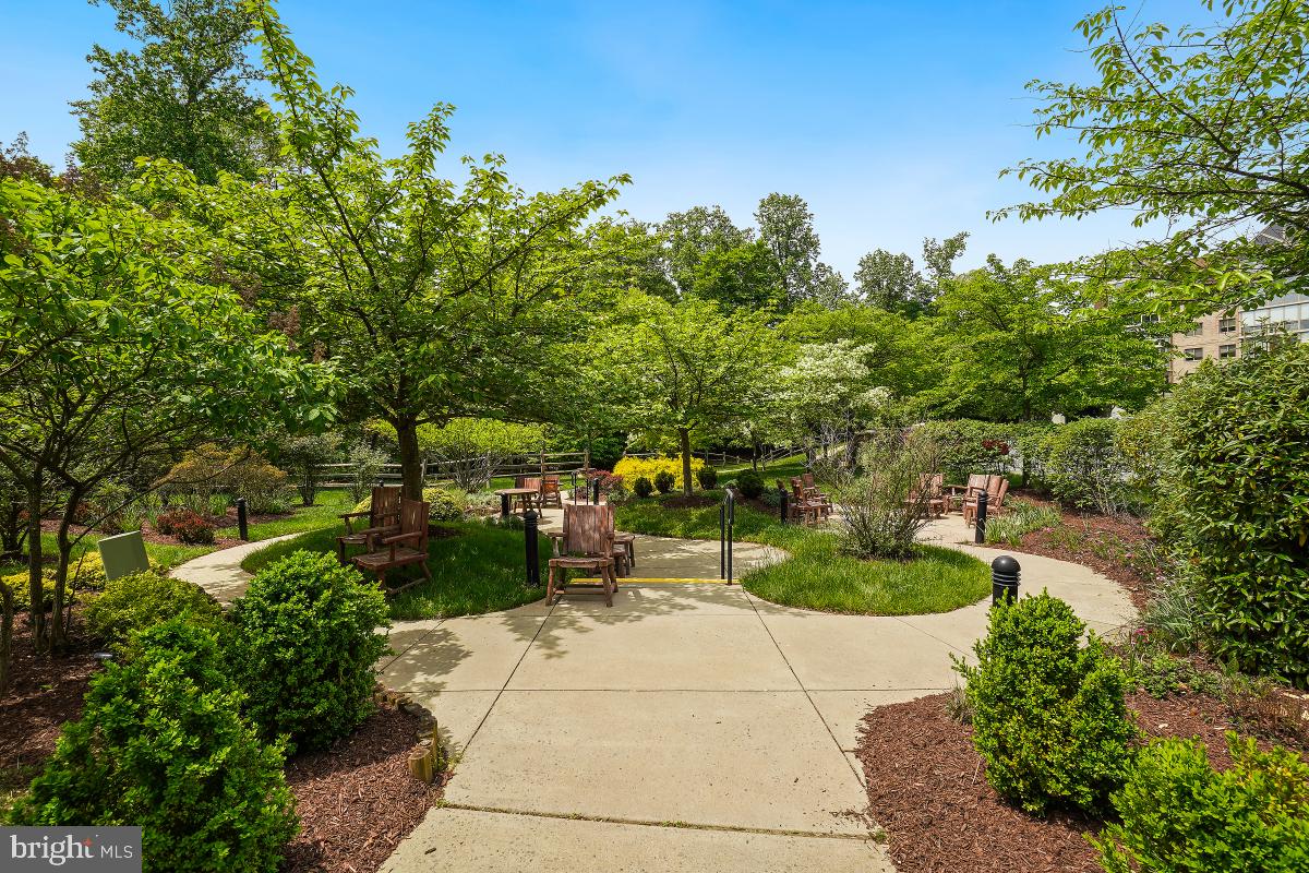 CREEKSIDE AT LEISURE WORLD - Residential