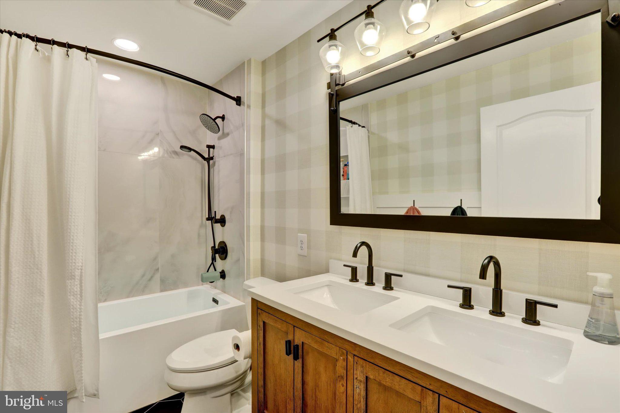 AFTON CHASE - Residential