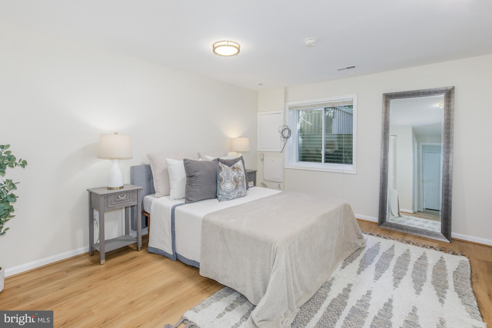 ESSEX PLACE - Residential