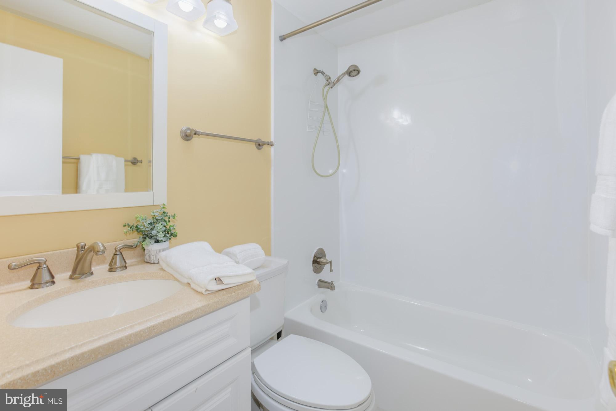 ESSEX PLACE - Residential