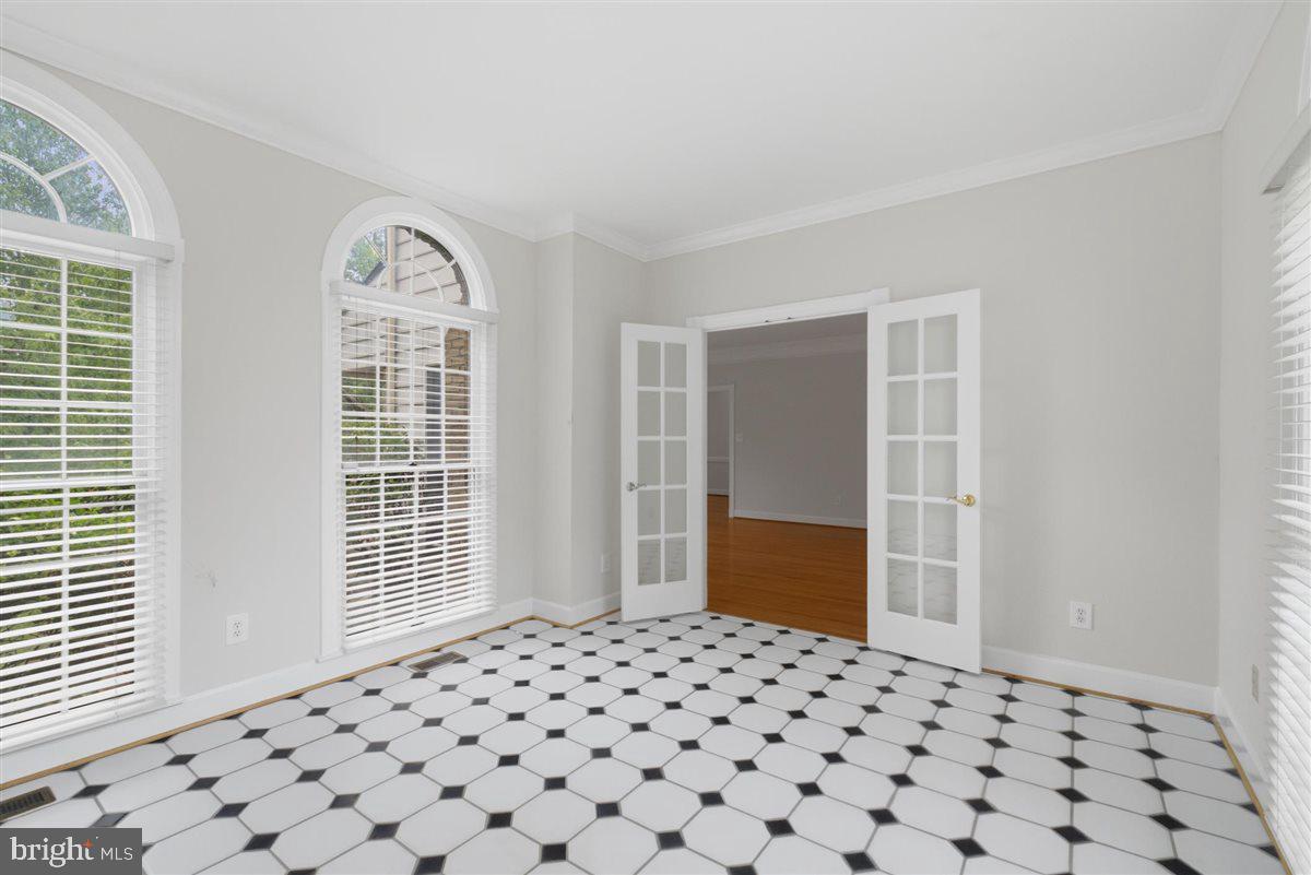DARNESTOWN OUTSIDE - Residential