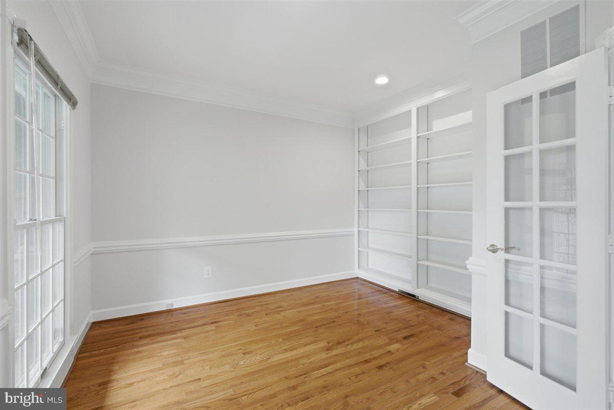 DARNESTOWN OUTSIDE - Residential