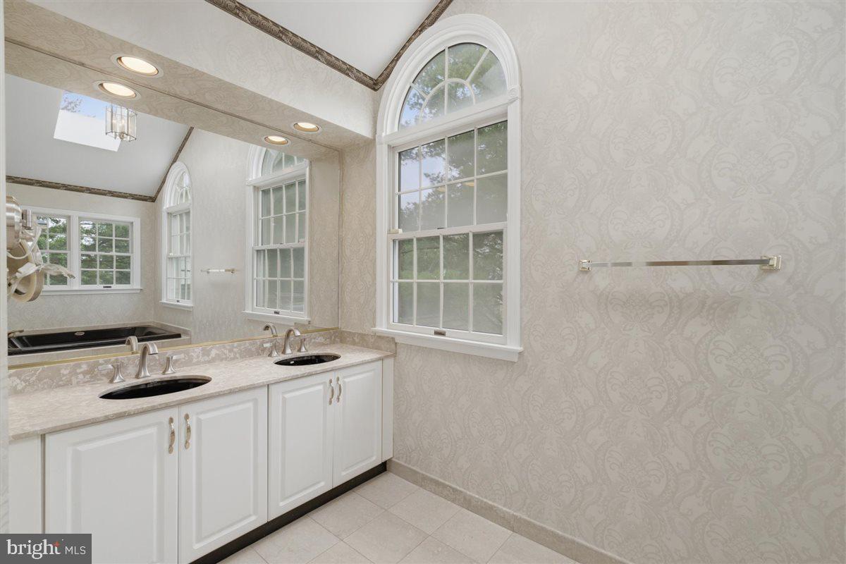 DARNESTOWN OUTSIDE - Residential